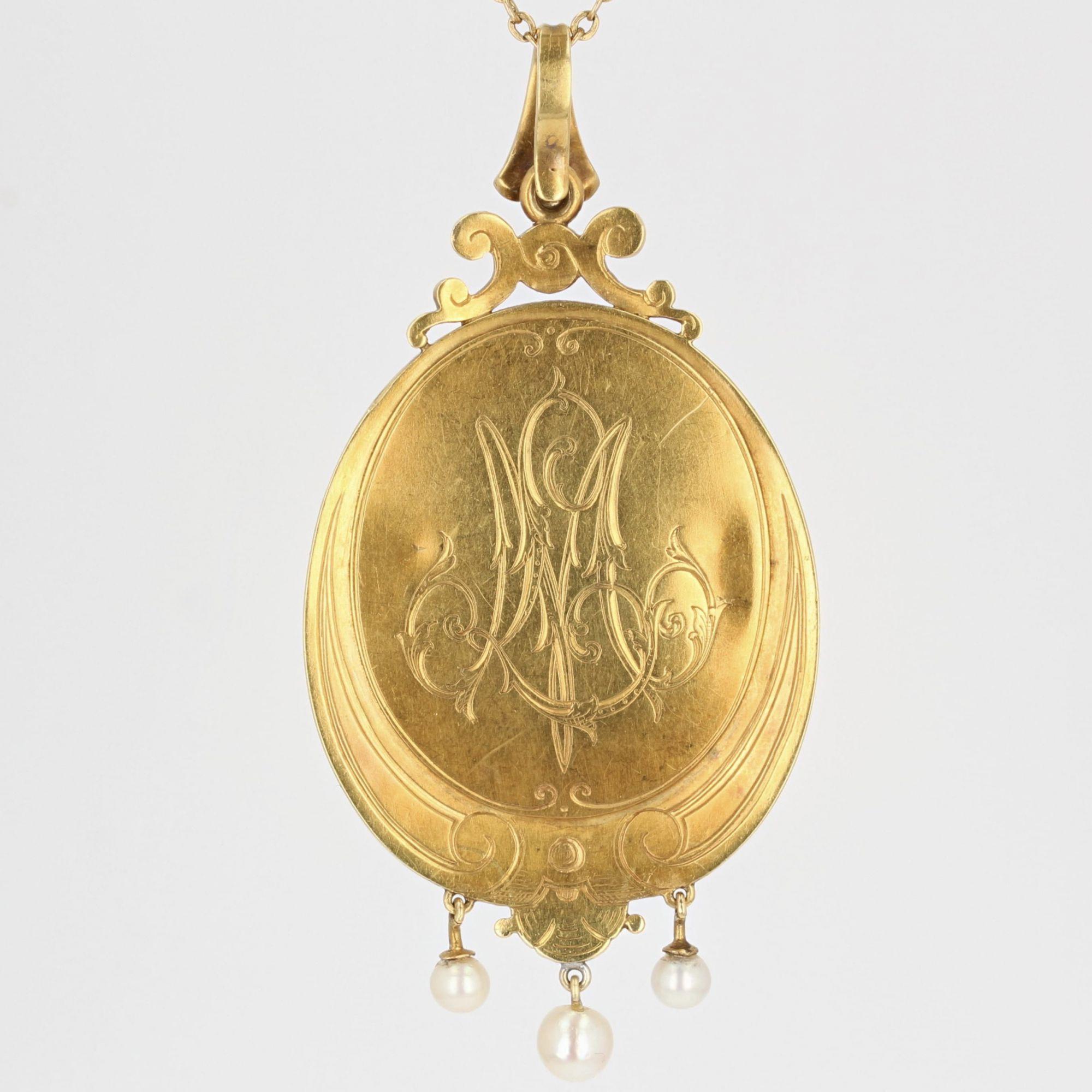 Pendentif en or jaune 18 carats avec came en perles naturelles du XIXe sicle en vente 2