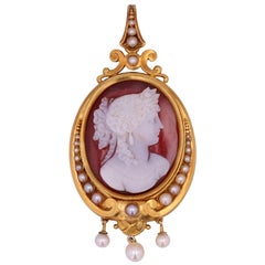 French 19th Century Cameo Natural Pearls 18 Karat Yellow Gold Pendant