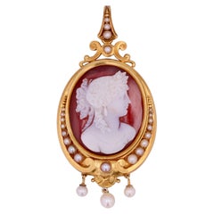 Antique French 19th Century Cameo Natural Pearls 18 Karat Yellow Gold Pendant