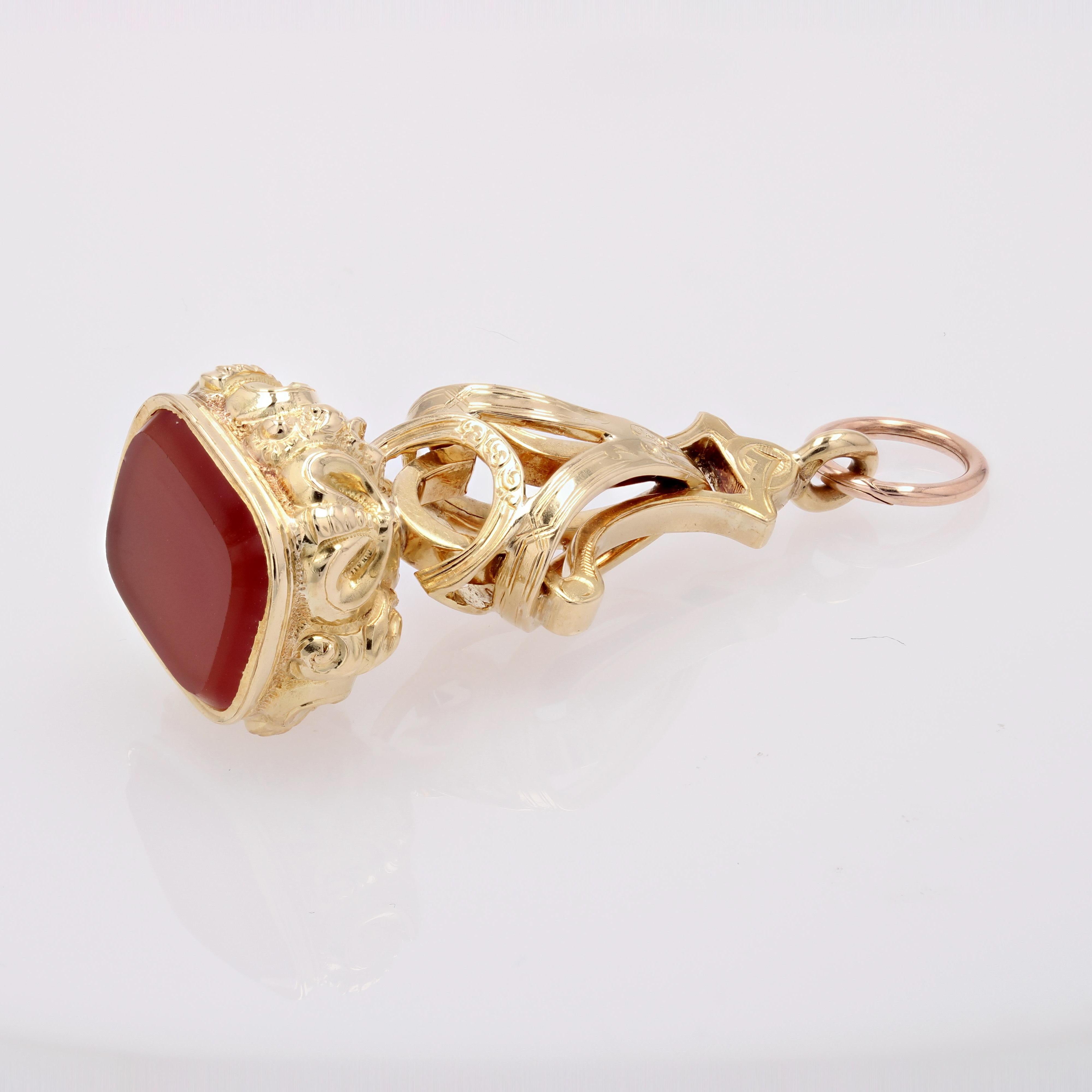 French Cut French 19th Century Carnelian 18 Karat Yellow Rose Gold Stamp Pendant For Sale