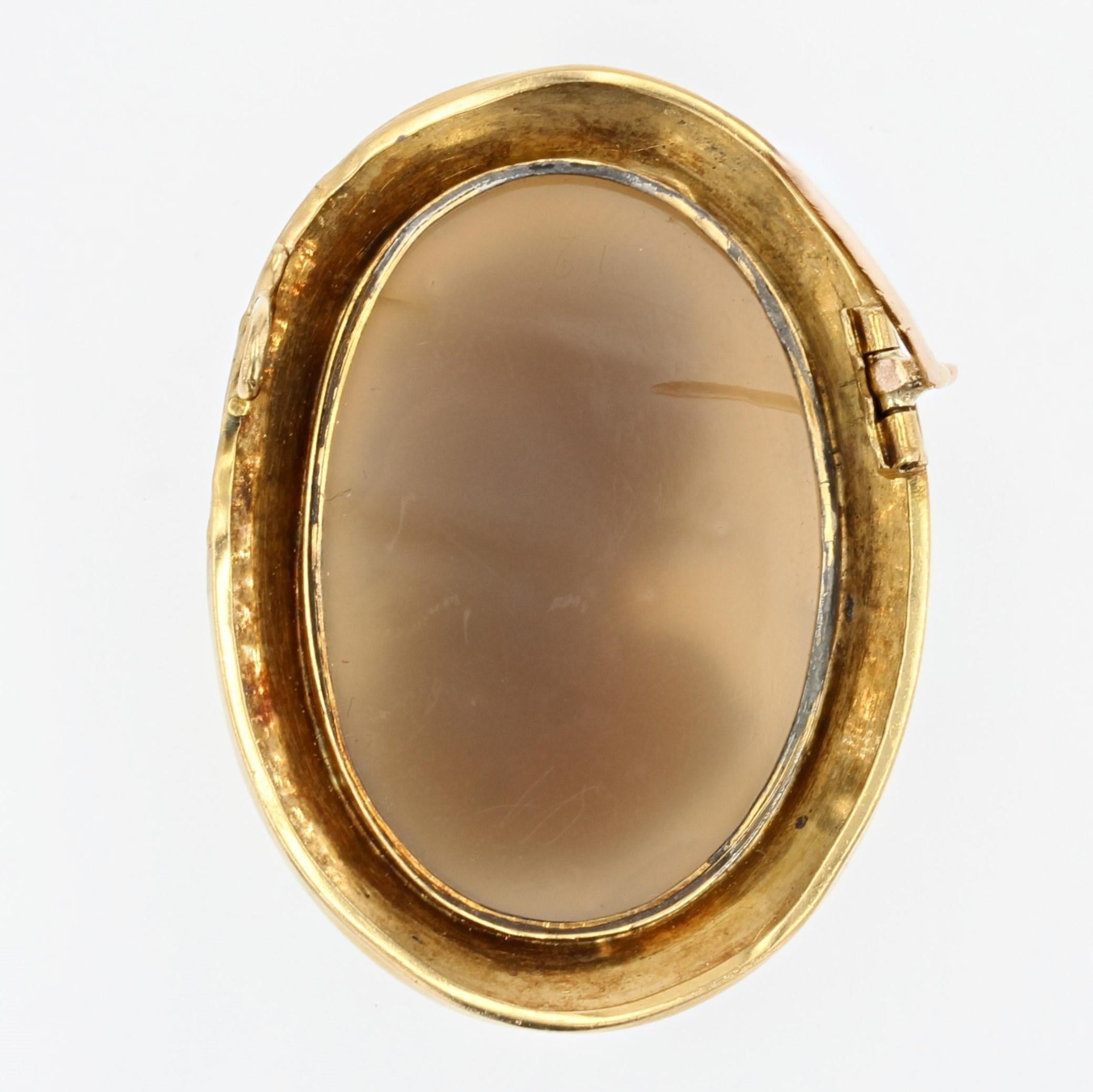 Broche française du 19ème siècle en or jaune 18 carats avec camée en cornaline et émail en vente 4
