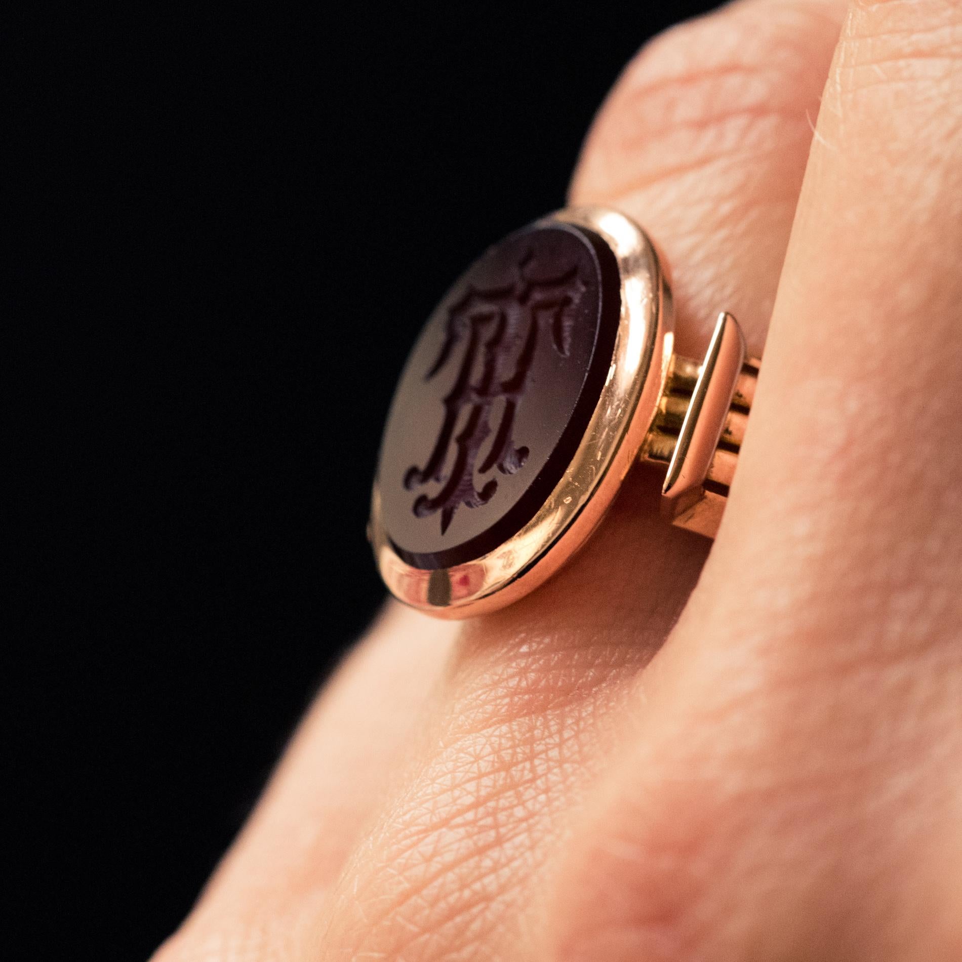 French 19th Century Carnelian Intaglio 18 Karat Yellow Gold Signet Ring For Sale 2