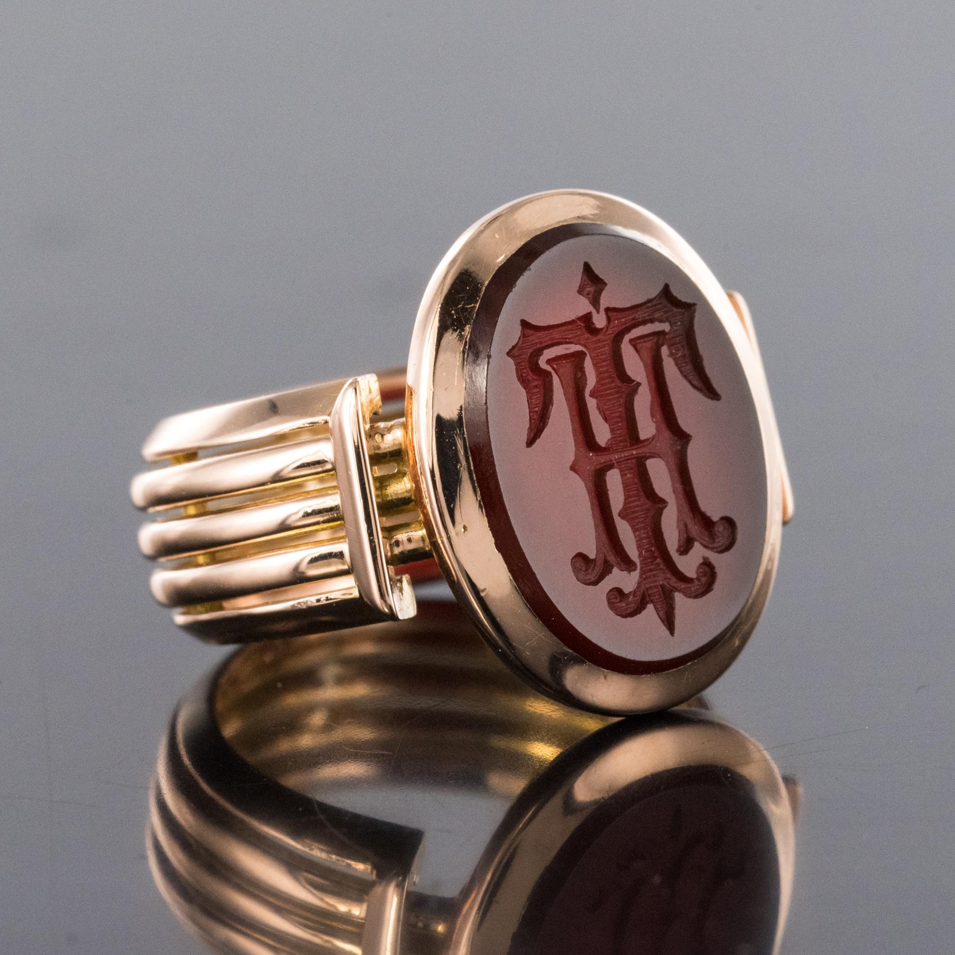 French 19th Century Carnelian Intaglio 18 Karat Yellow Gold Signet Ring In Excellent Condition For Sale In Poitiers, FR