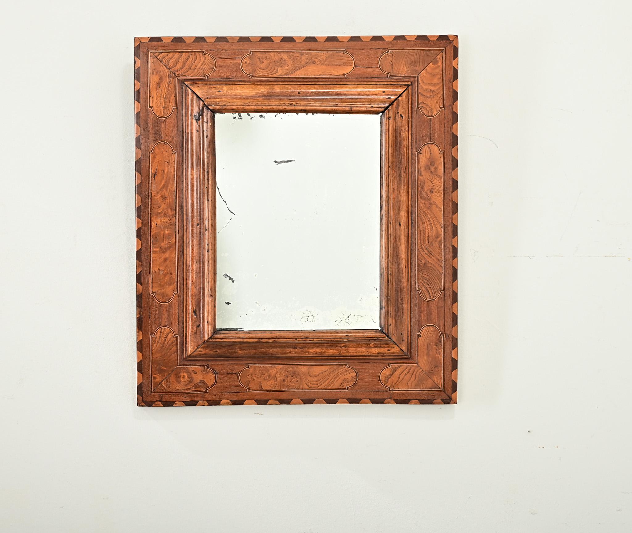 William and Mary Specchio francese del XIX secolo in legno di radica intagliato e intarsiato in vendita