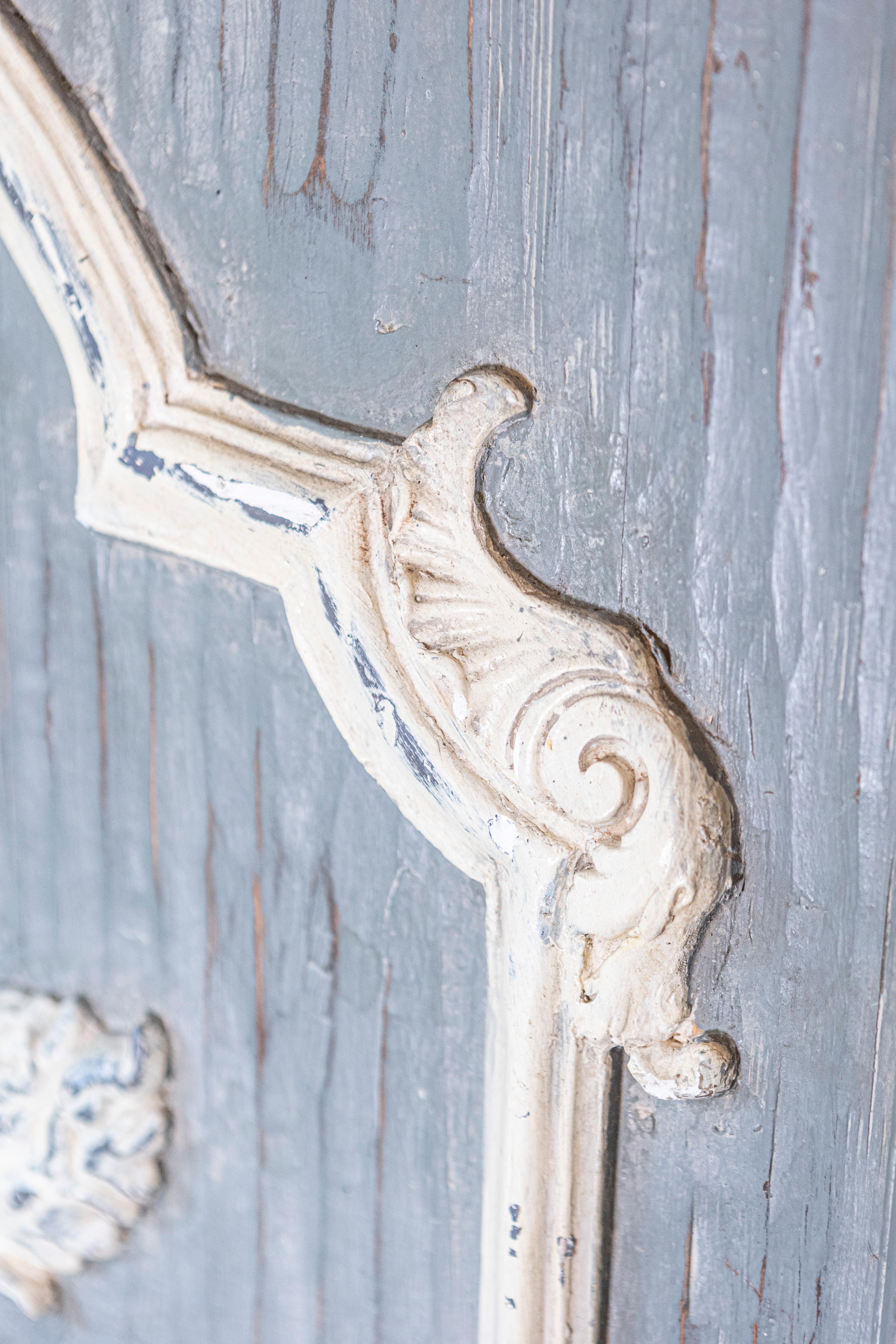 Francese Pannello in legno intagliato e dipinto del XIX secolo francese con allegoria delle arti liberali in vendita