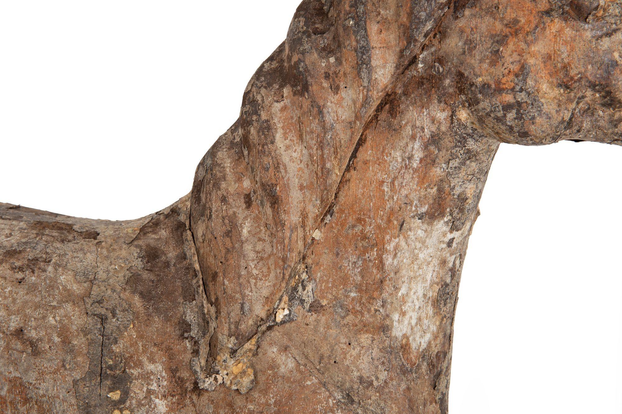 Cavallo francese del XIX secolo in legno duro intagliato, probabilmente con stampo in cartapesta in vendita 4