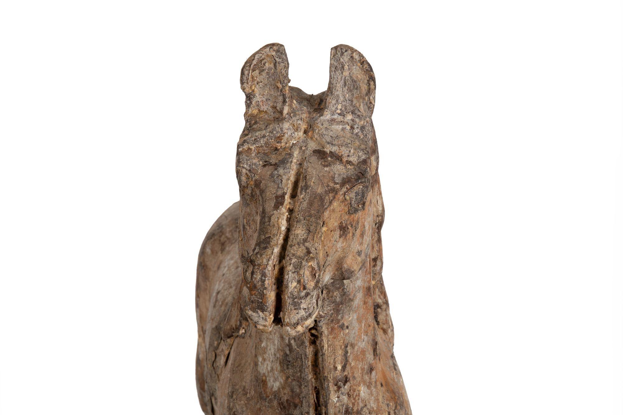 Cavallo francese del XIX secolo in legno duro intagliato, probabilmente con stampo in cartapesta in vendita 7