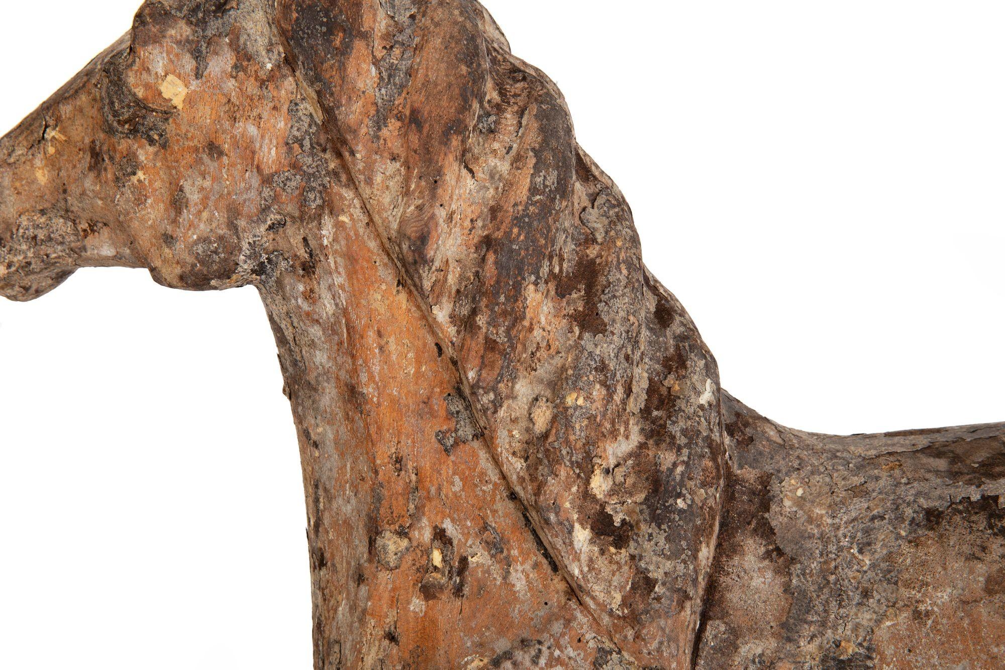 Cavallo francese del XIX secolo in legno duro intagliato, probabilmente con stampo in cartapesta in vendita 9