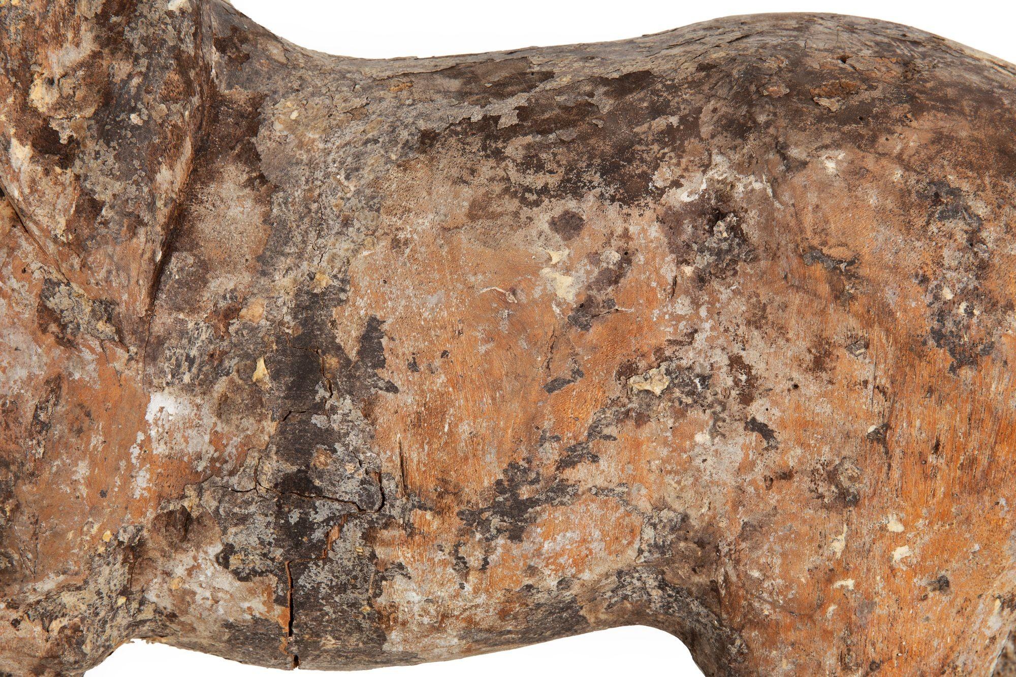 Cavallo francese del XIX secolo in legno duro intagliato, probabilmente con stampo in cartapesta in vendita 2