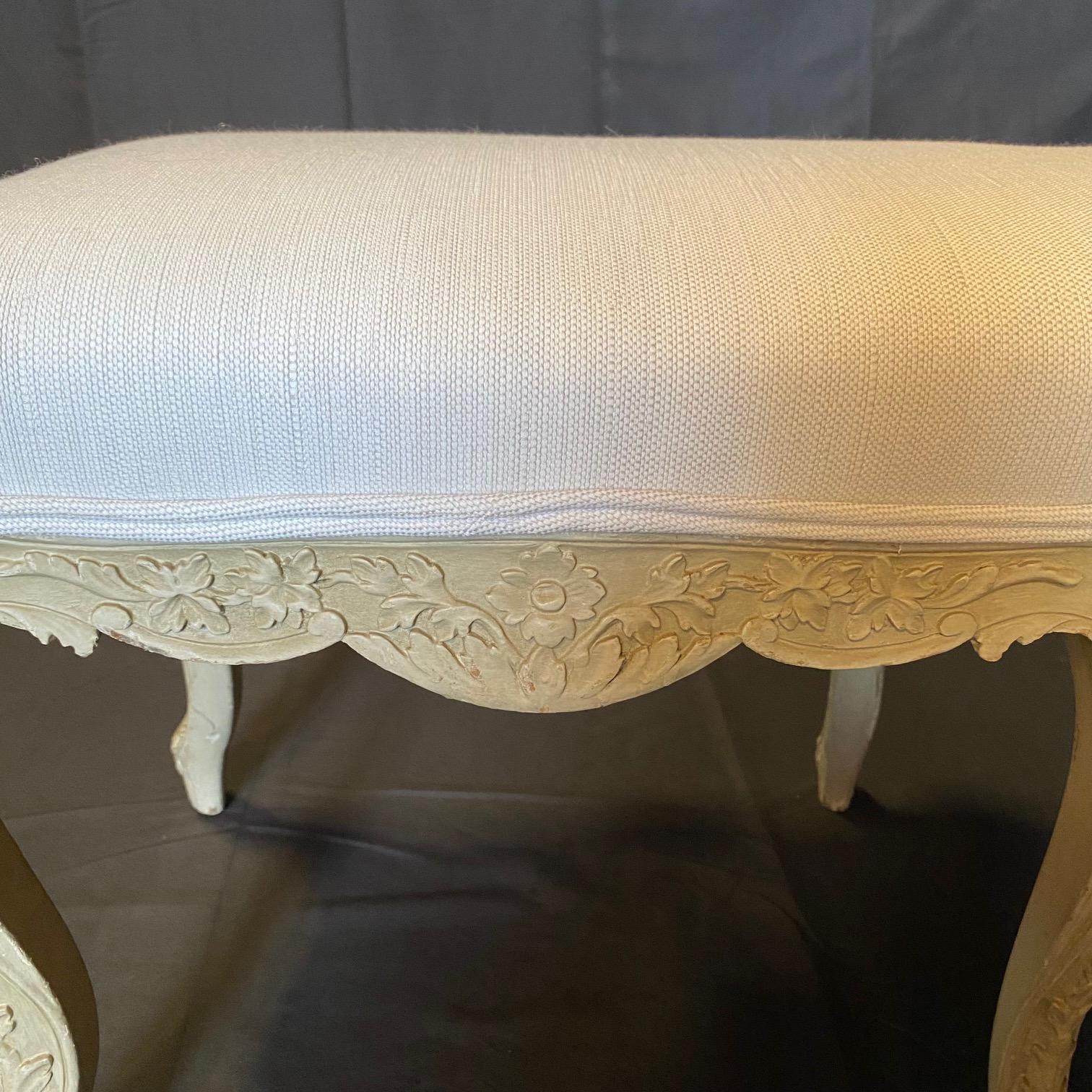  French 19th Century Carved Louis XV Bench or Window Seat with Original Paint In Good Condition For Sale In Hopewell, NJ