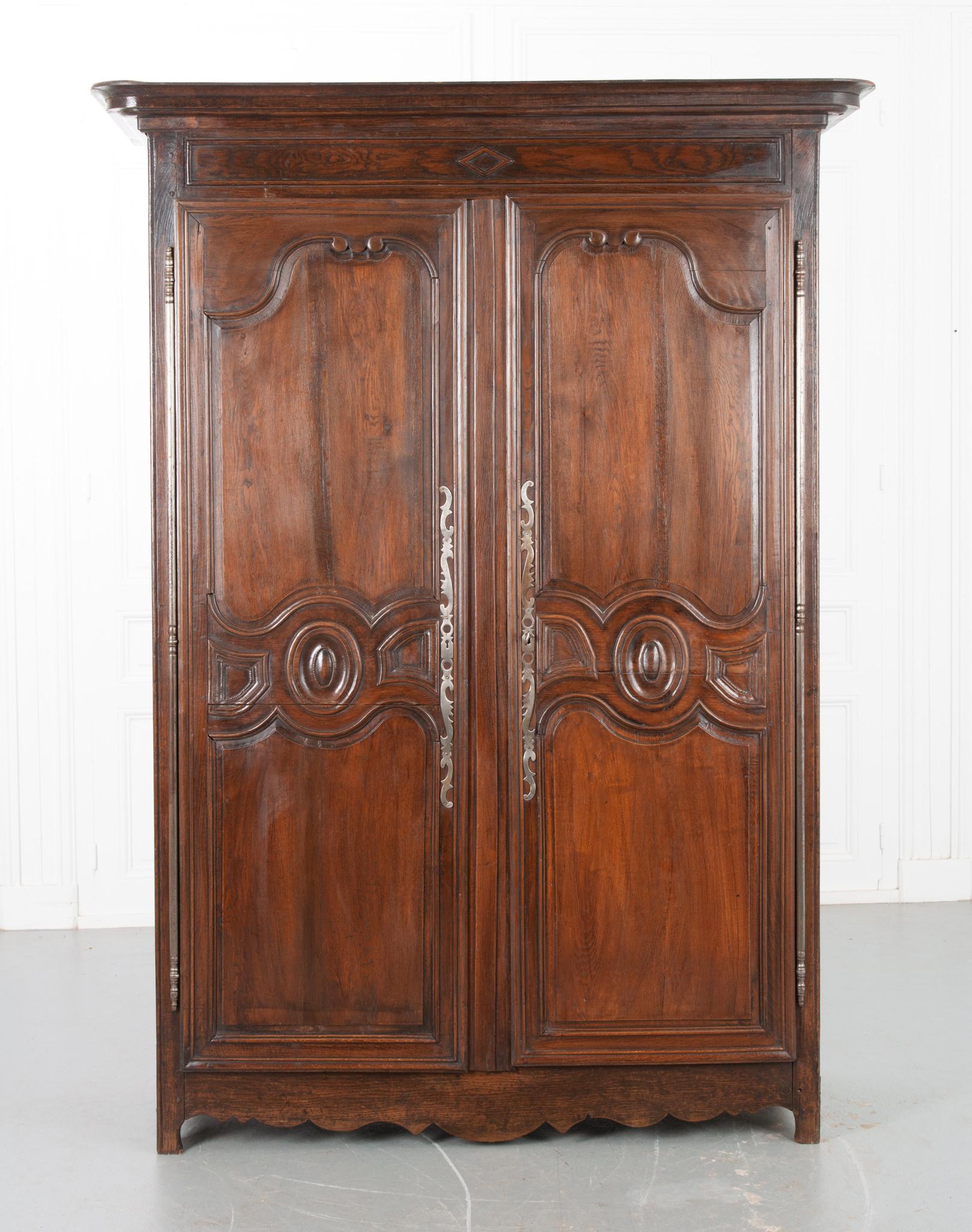 French 19th Century Carved Oak Armoire In Good Condition For Sale In Baton Rouge, LA