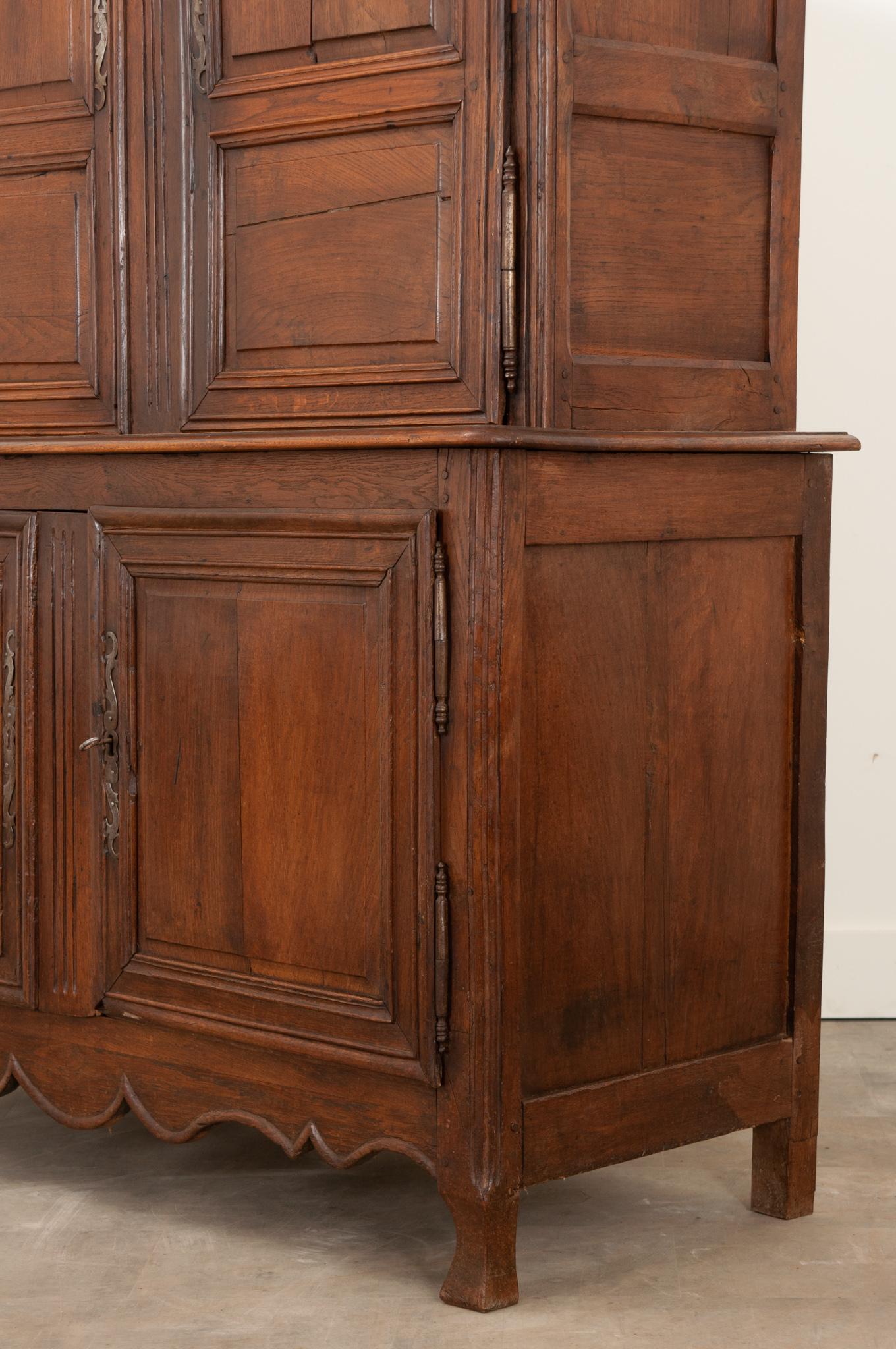 French 19th Century Carved Oak Buffet a deux Corps For Sale 3