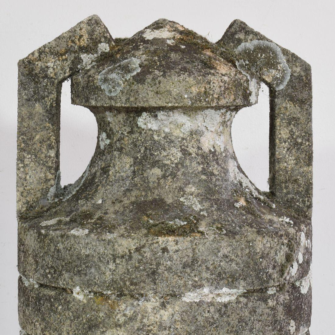 Pierre Vase français en pierre sculptée du 19ème siècle en vente
