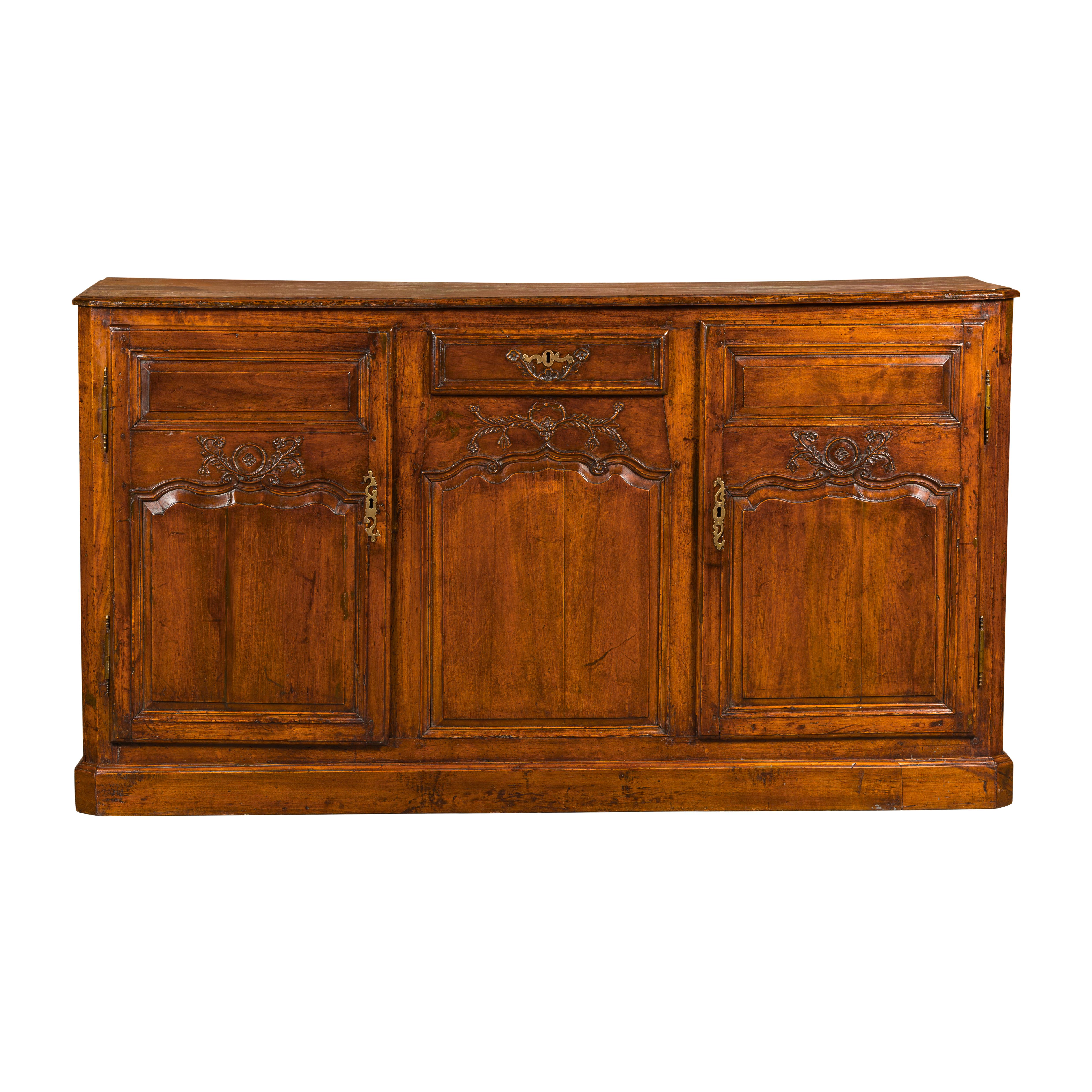 French 19th Century Carved Walnut Buffet with Two Doors and Single Drawer For Sale 15
