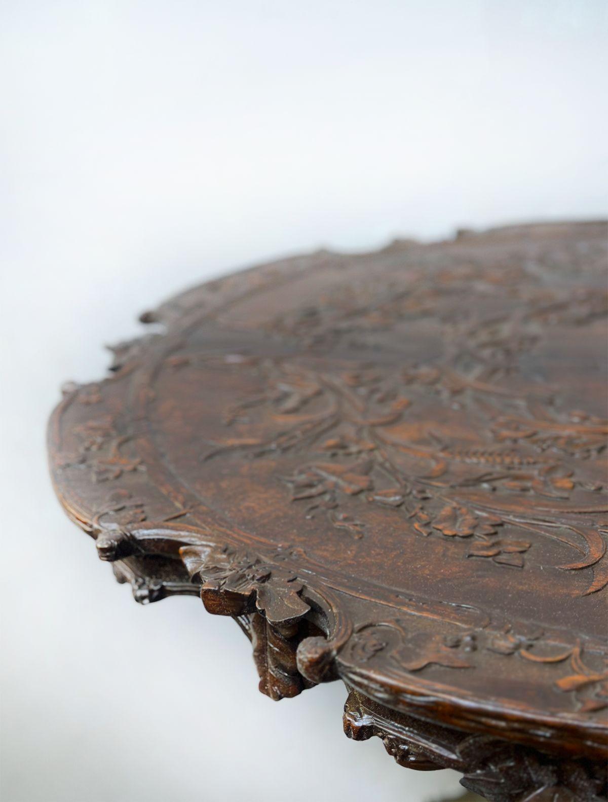 French 19th Century Carved Walnut Center Table In Good Condition For Sale In Los Angeles, CA