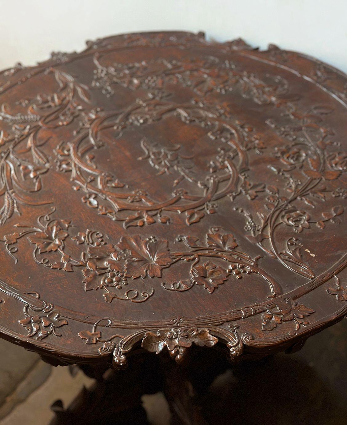 French 19th Century Carved Walnut Center Table For Sale 1