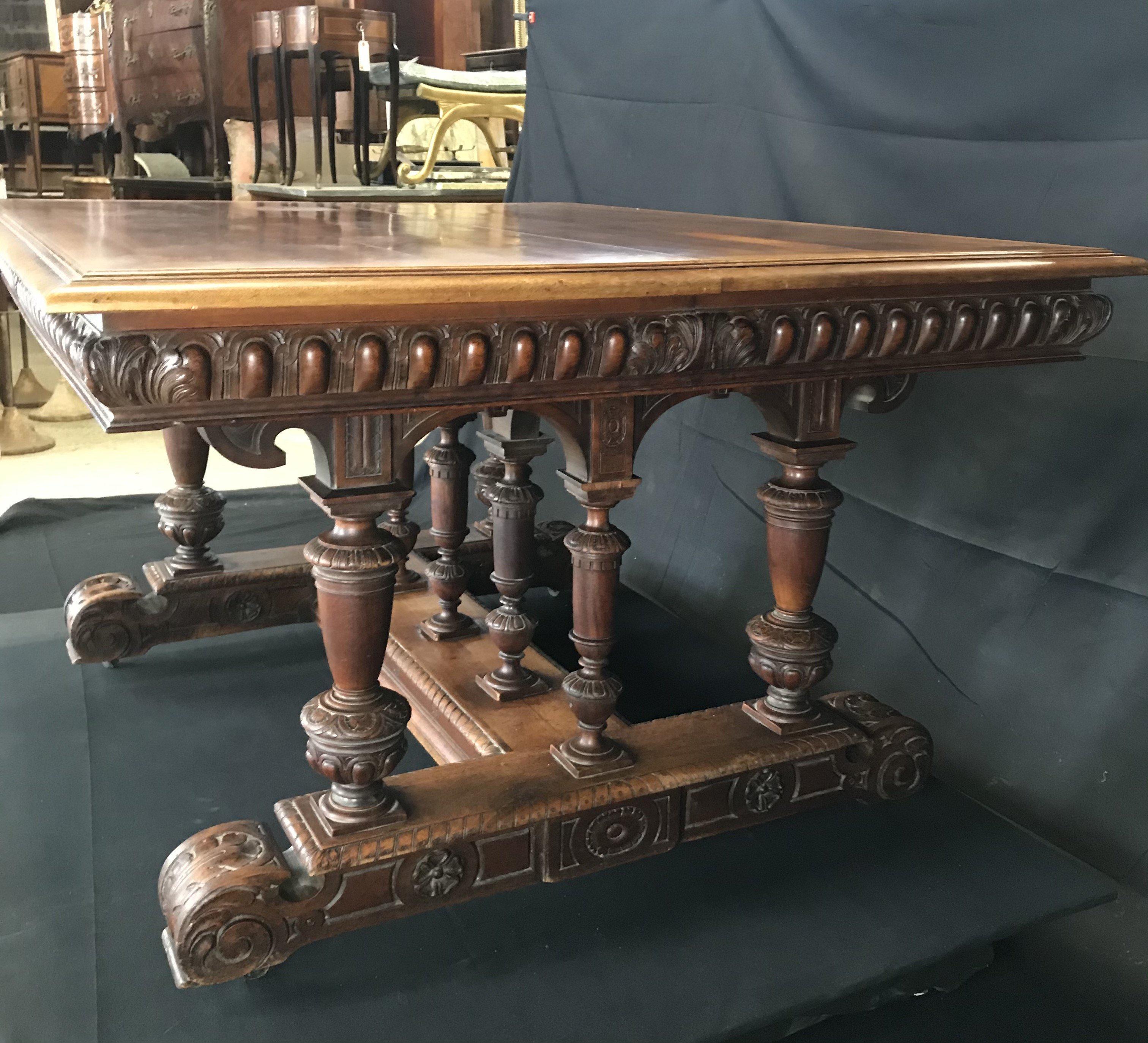 French 19th Century Carved Walnut Dining Table Extendable In Good Condition In Hopewell, NJ