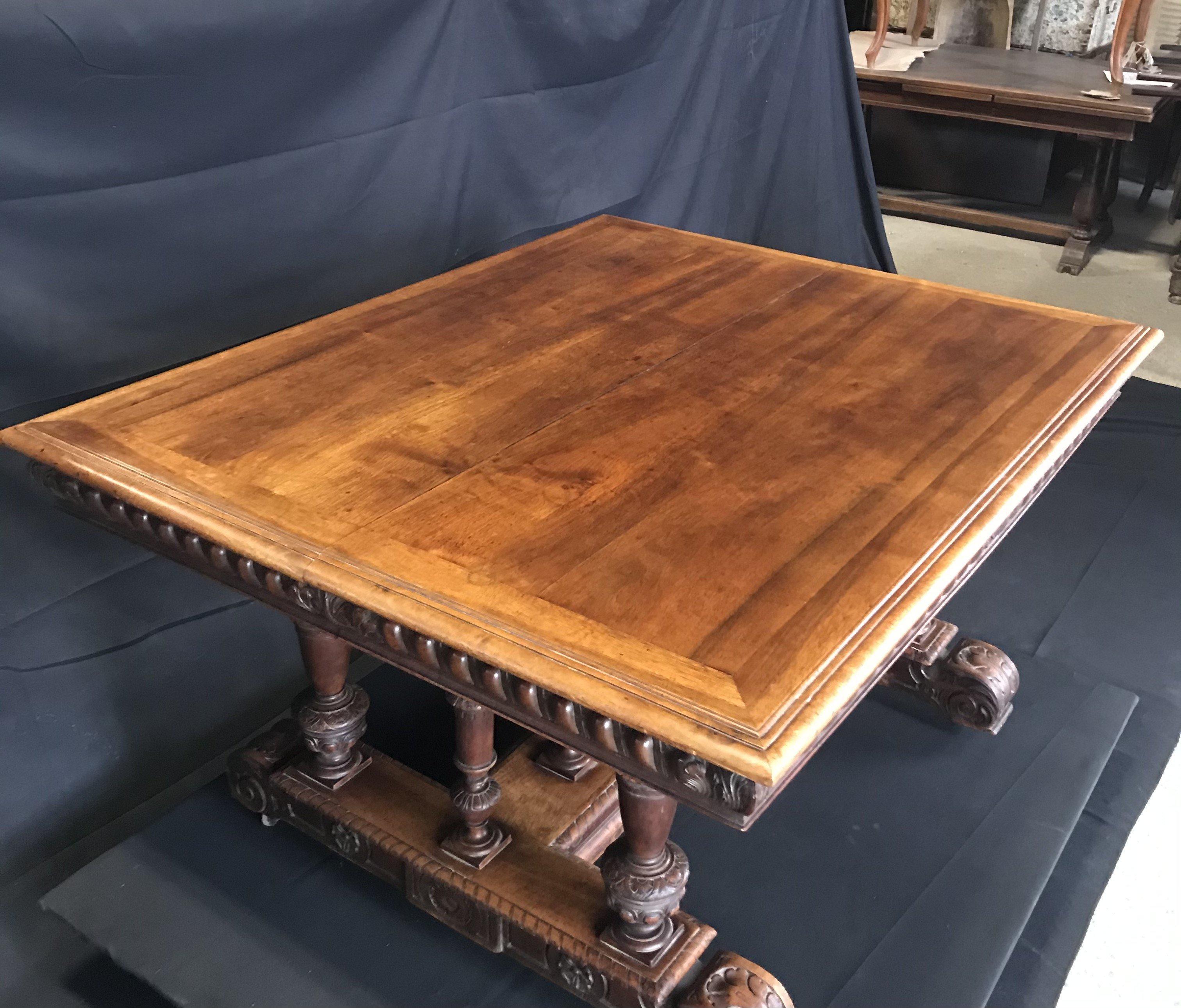French 19th Century Carved Walnut Dining Table Extendable 4