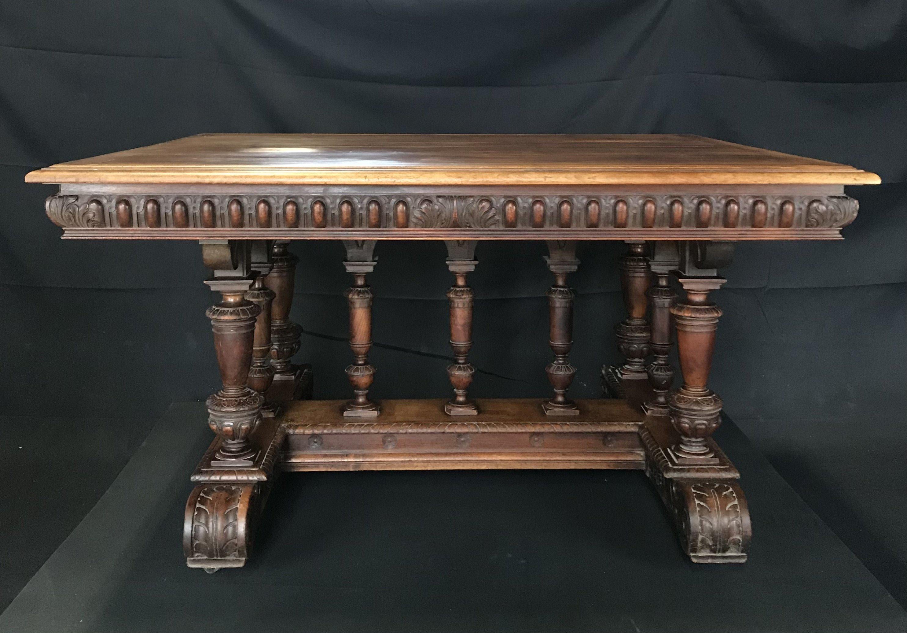 French 19th Century Carved Walnut Dining Table Extendable 5