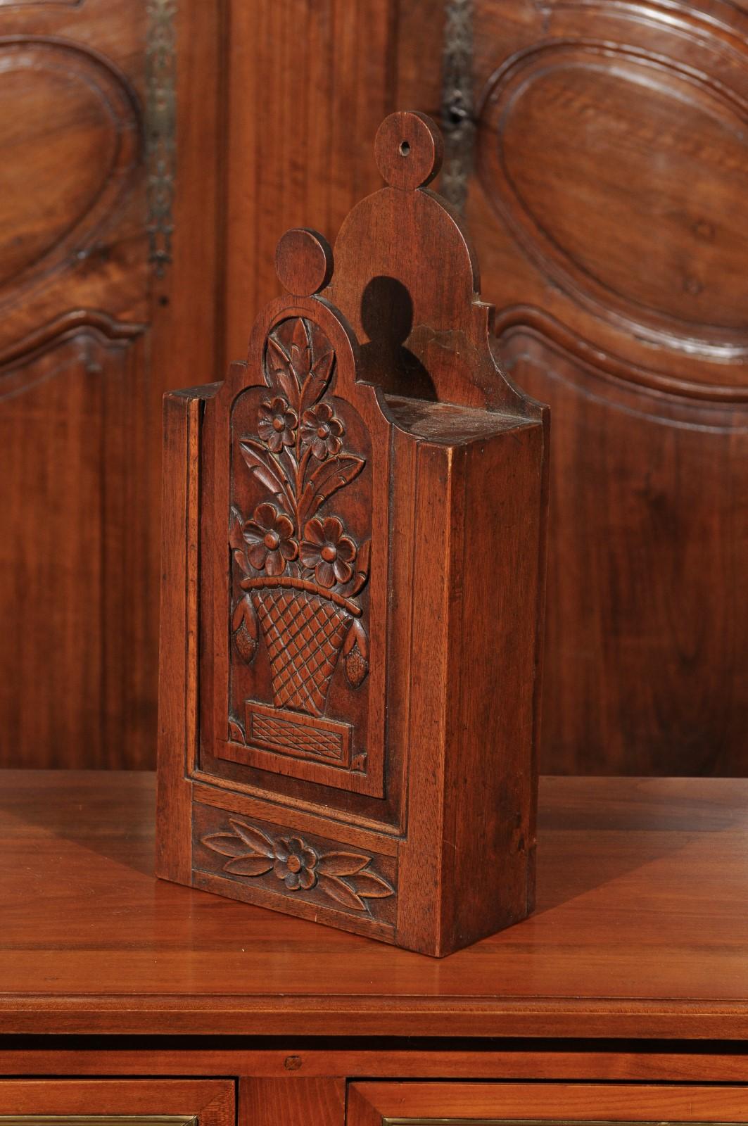 French 19th Century Carved Walnut Farinerio Decorative Box with Floral Decor For Sale 5