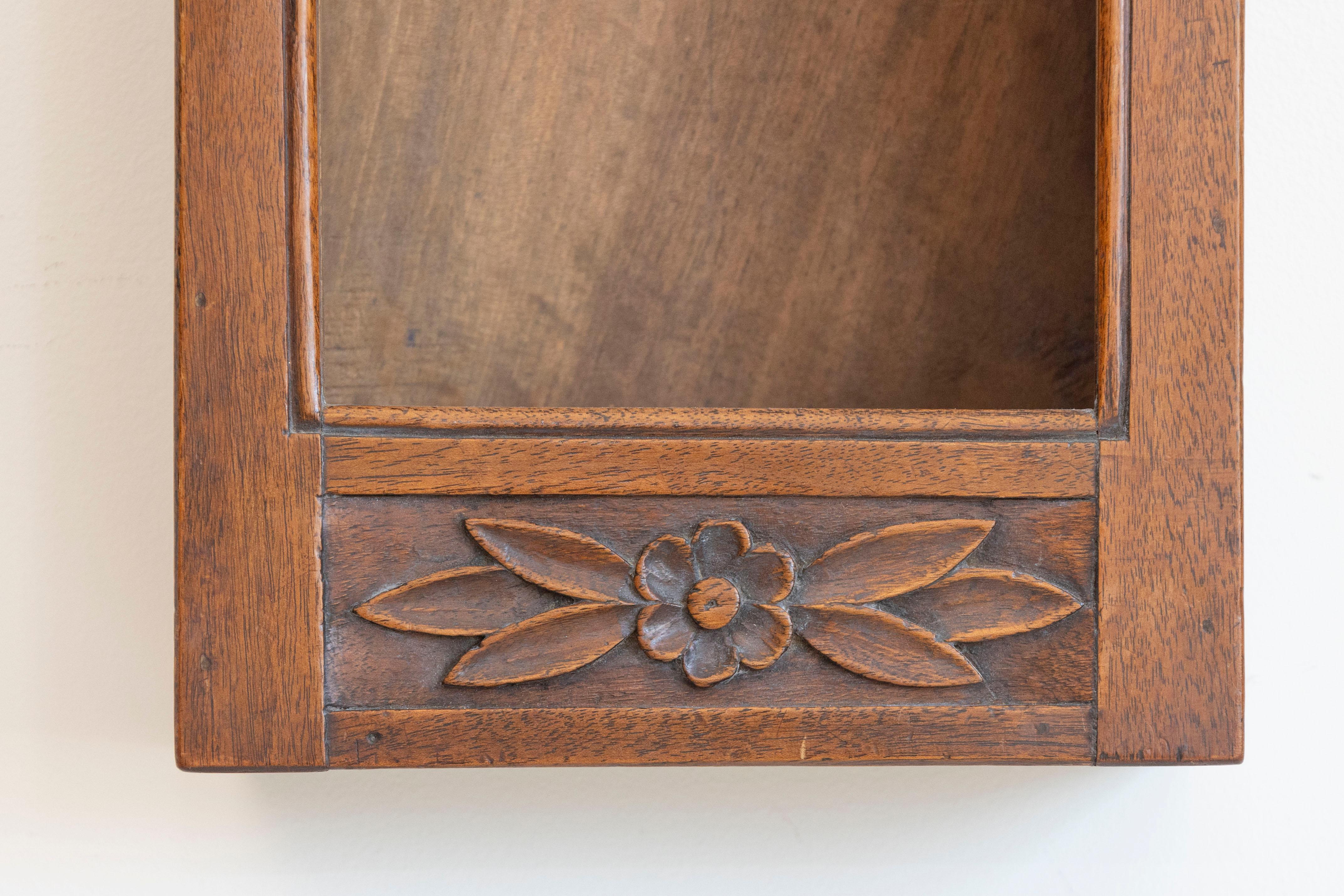 French 19th Century Carved Walnut Farinerio Decorative Box with Floral Decor For Sale 2