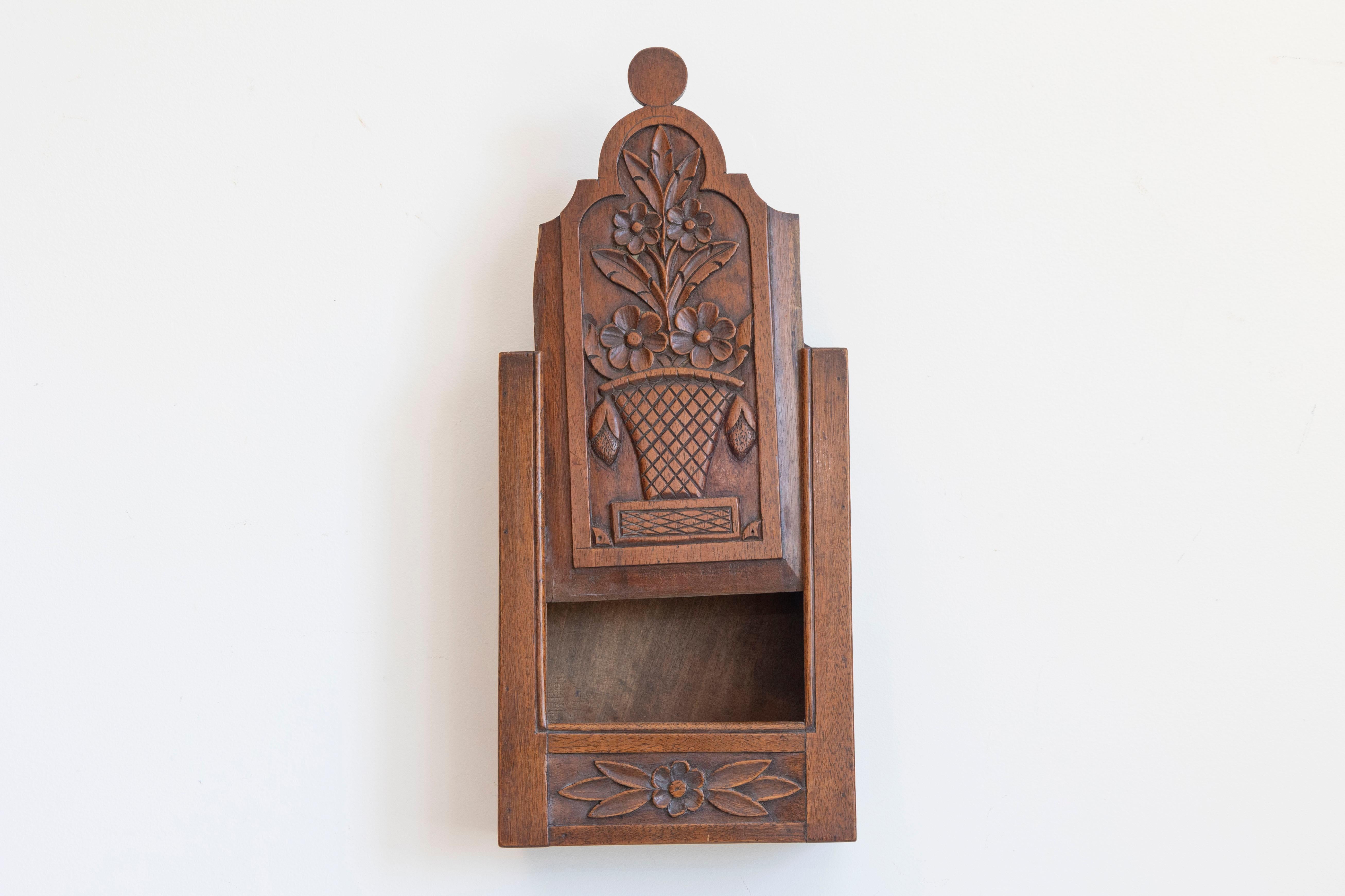 French 19th Century Carved Walnut Farinerio Decorative Box with Floral Decor For Sale 3