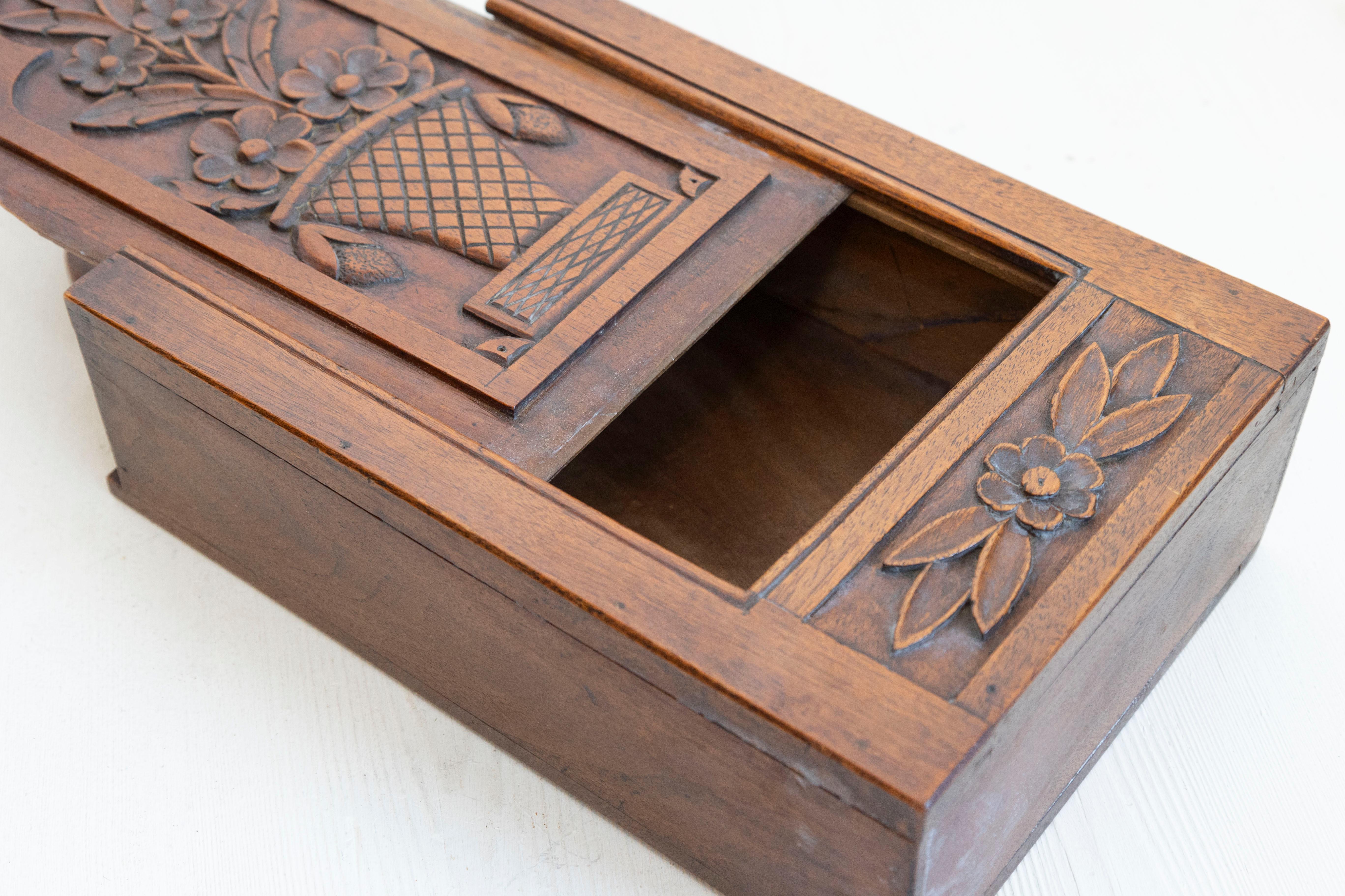 French 19th Century Carved Walnut Farinerio Decorative Box with Floral Decor For Sale 4
