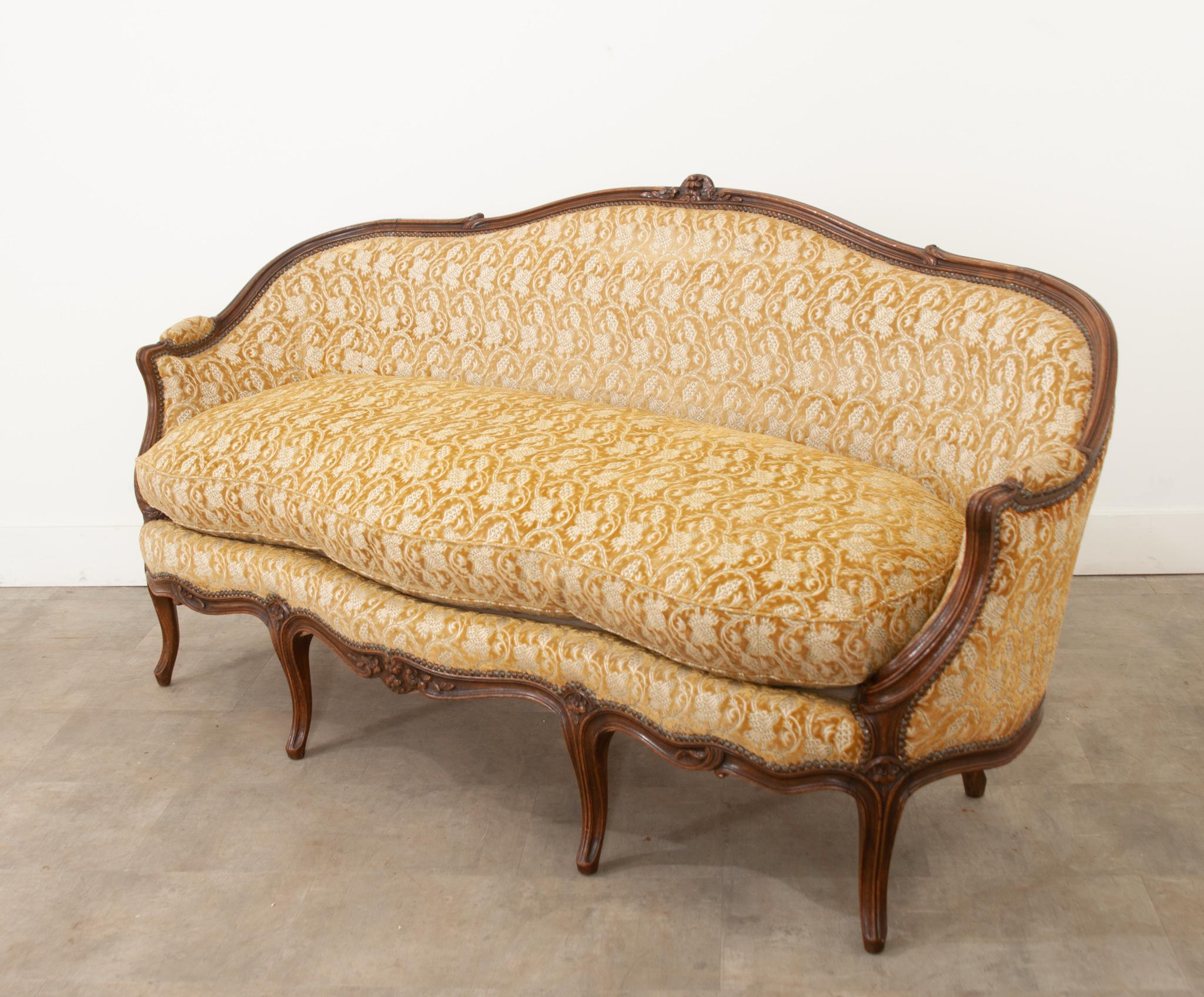 French 19th Century Carved Walnut Settee For Sale 6
