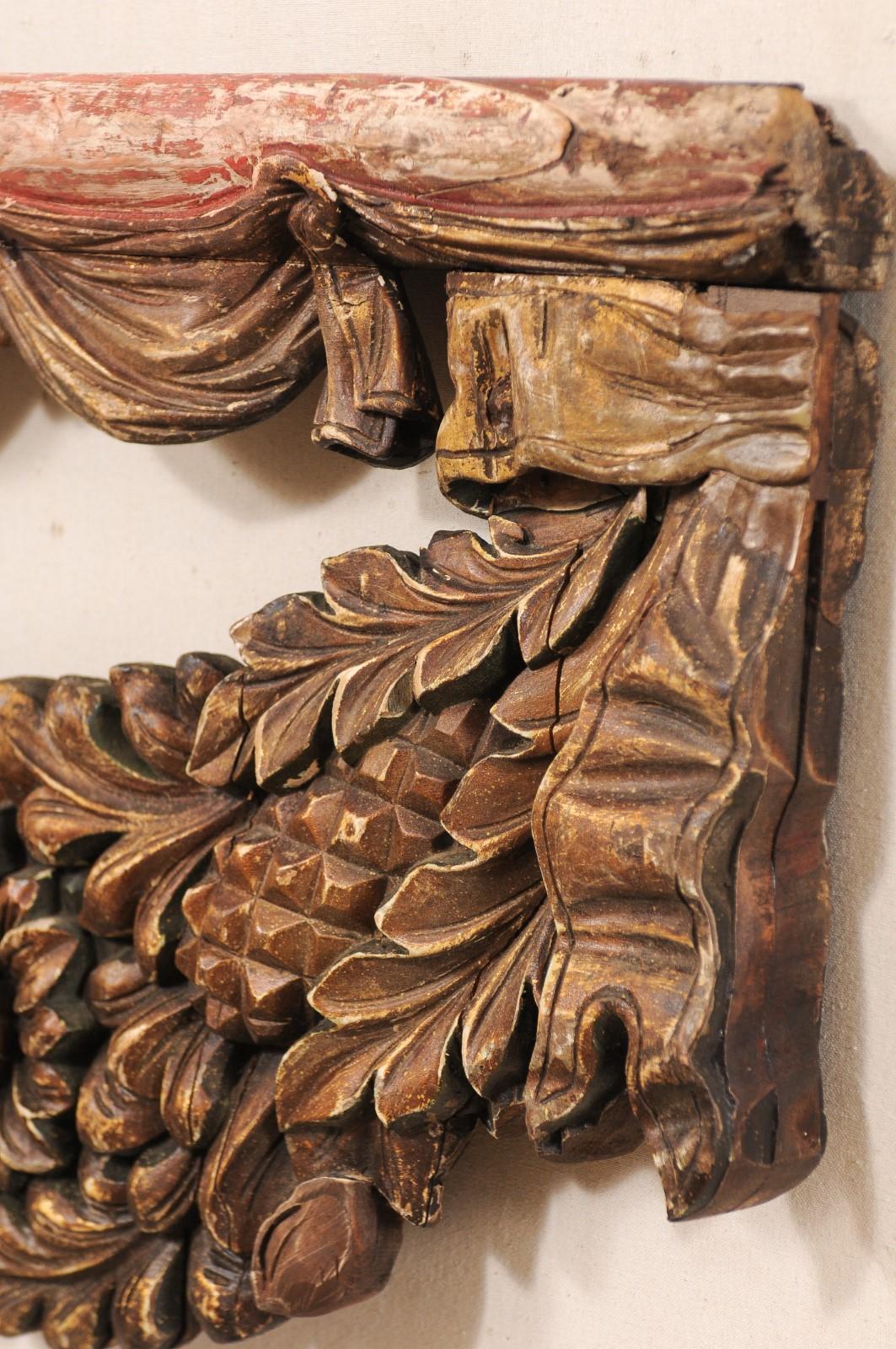 Bois doré Fragment de bois sculpté français du 19ème siècle en vente