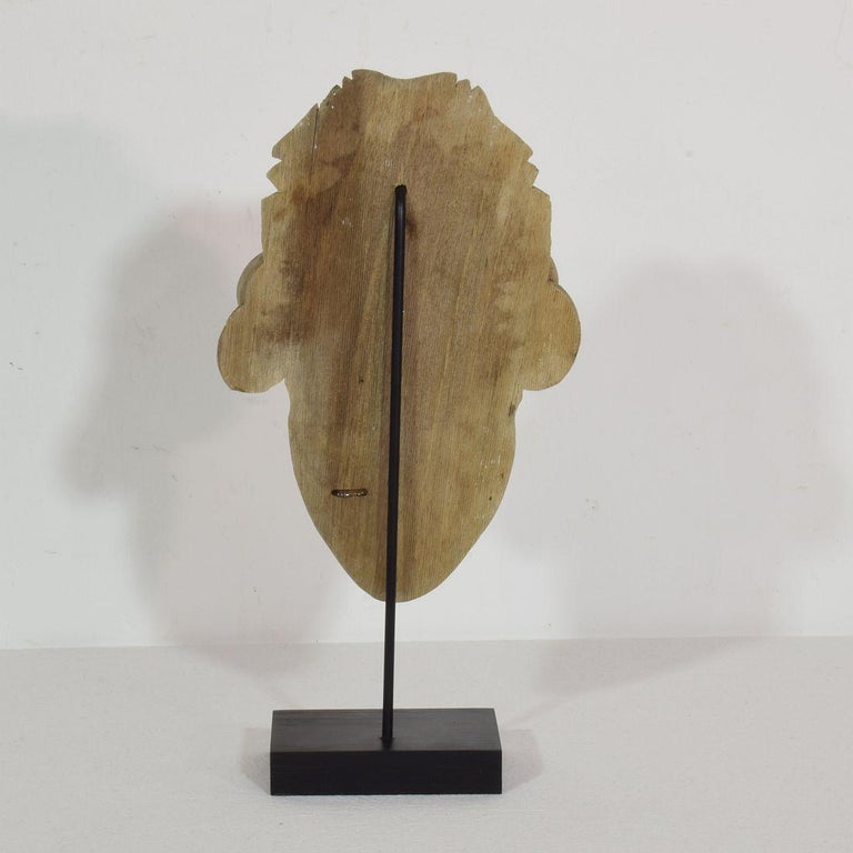 French 19th Century Carved Wood Head Fragment In Good Condition For Sale In Amsterdam, NL
