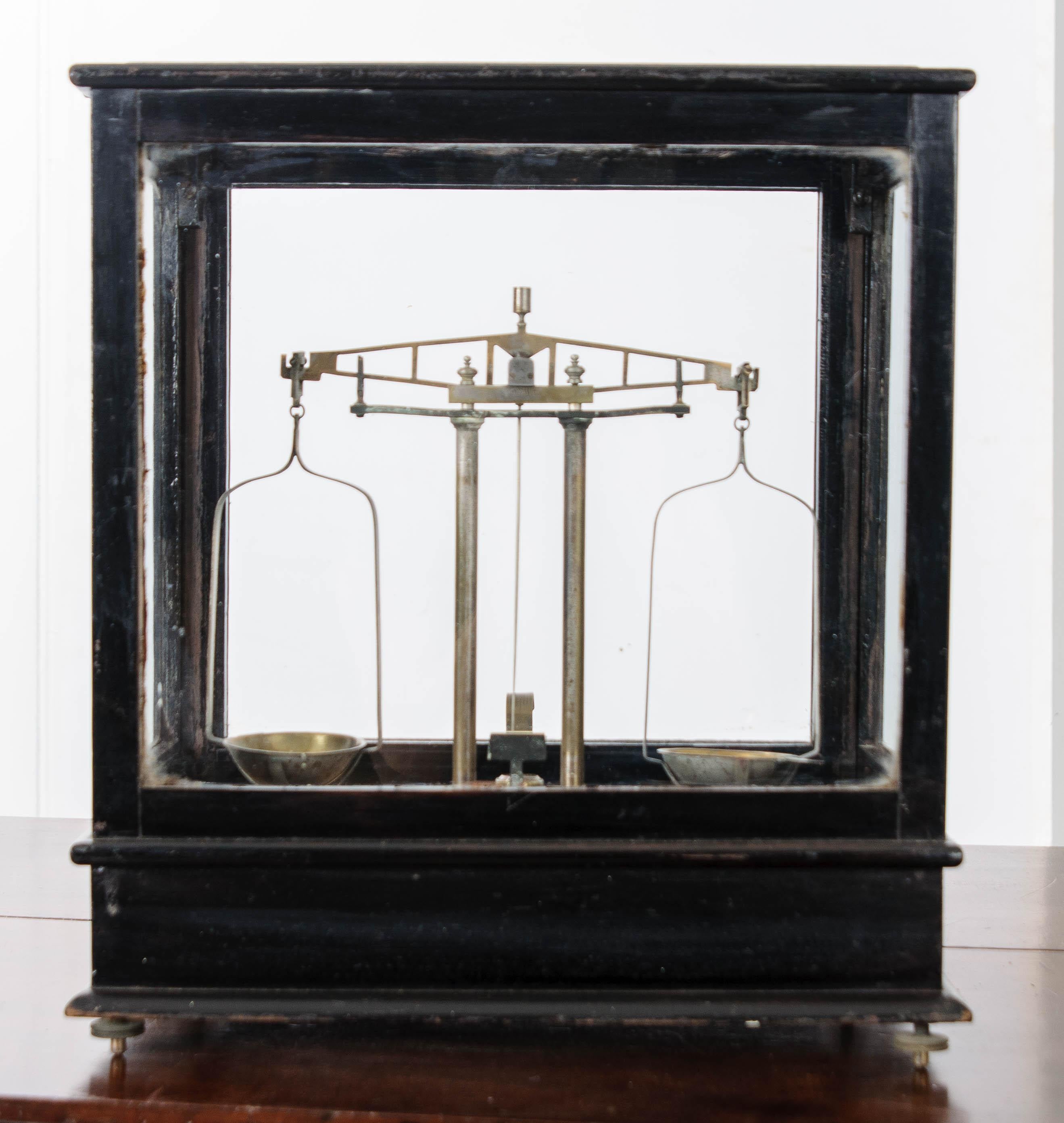 French 19th Century Cased Apothecary Scale In Good Condition In Baton Rouge, LA