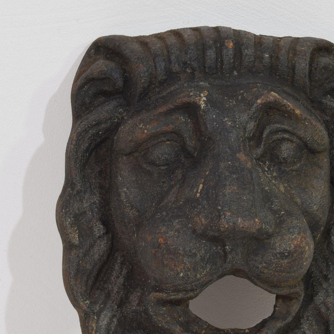 French, 19th Century Cast Iron Lion Fountain Head In Good Condition In Buisson, FR