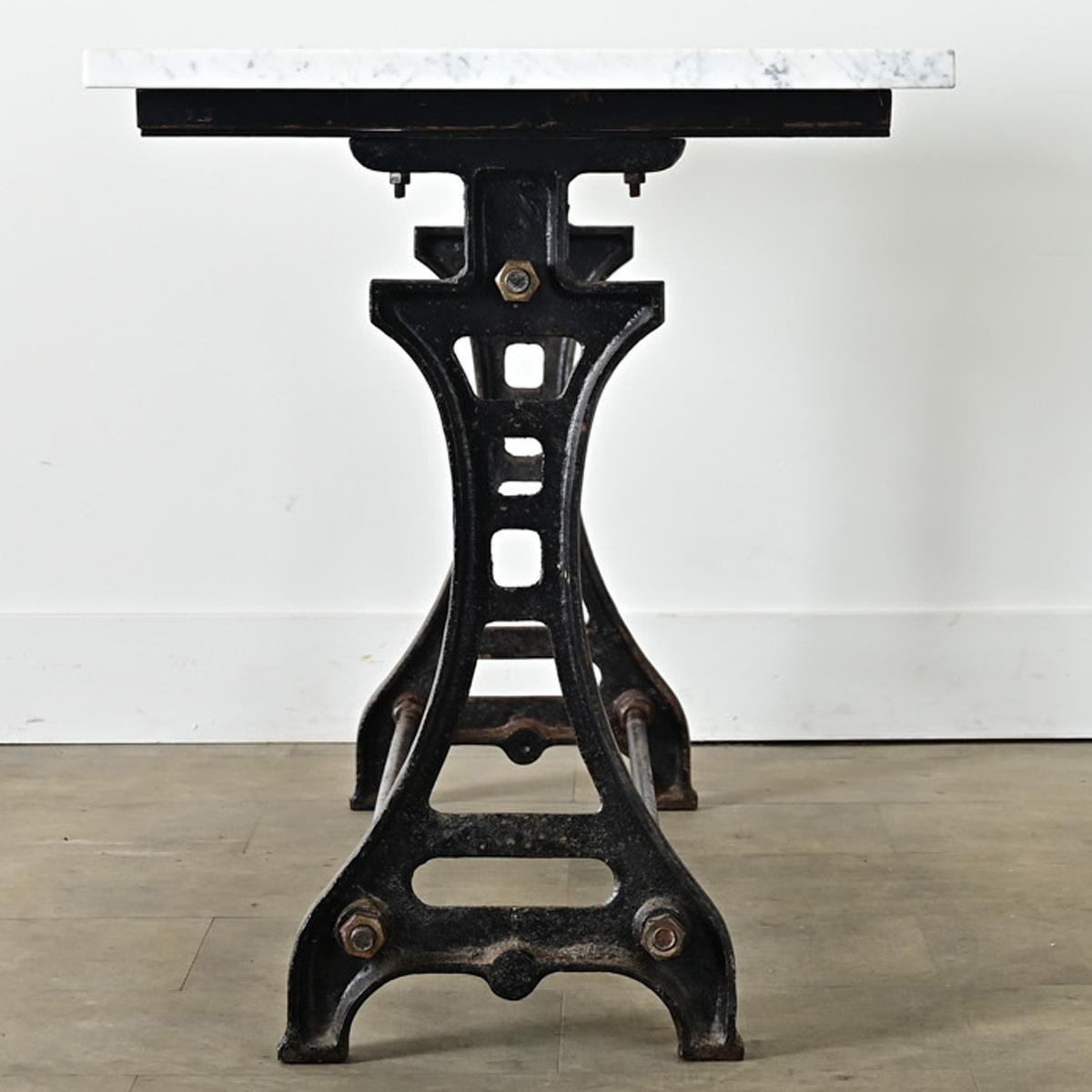 XIXe siècle Table de bistrot française en fonte et marbre du 19ème siècle en vente