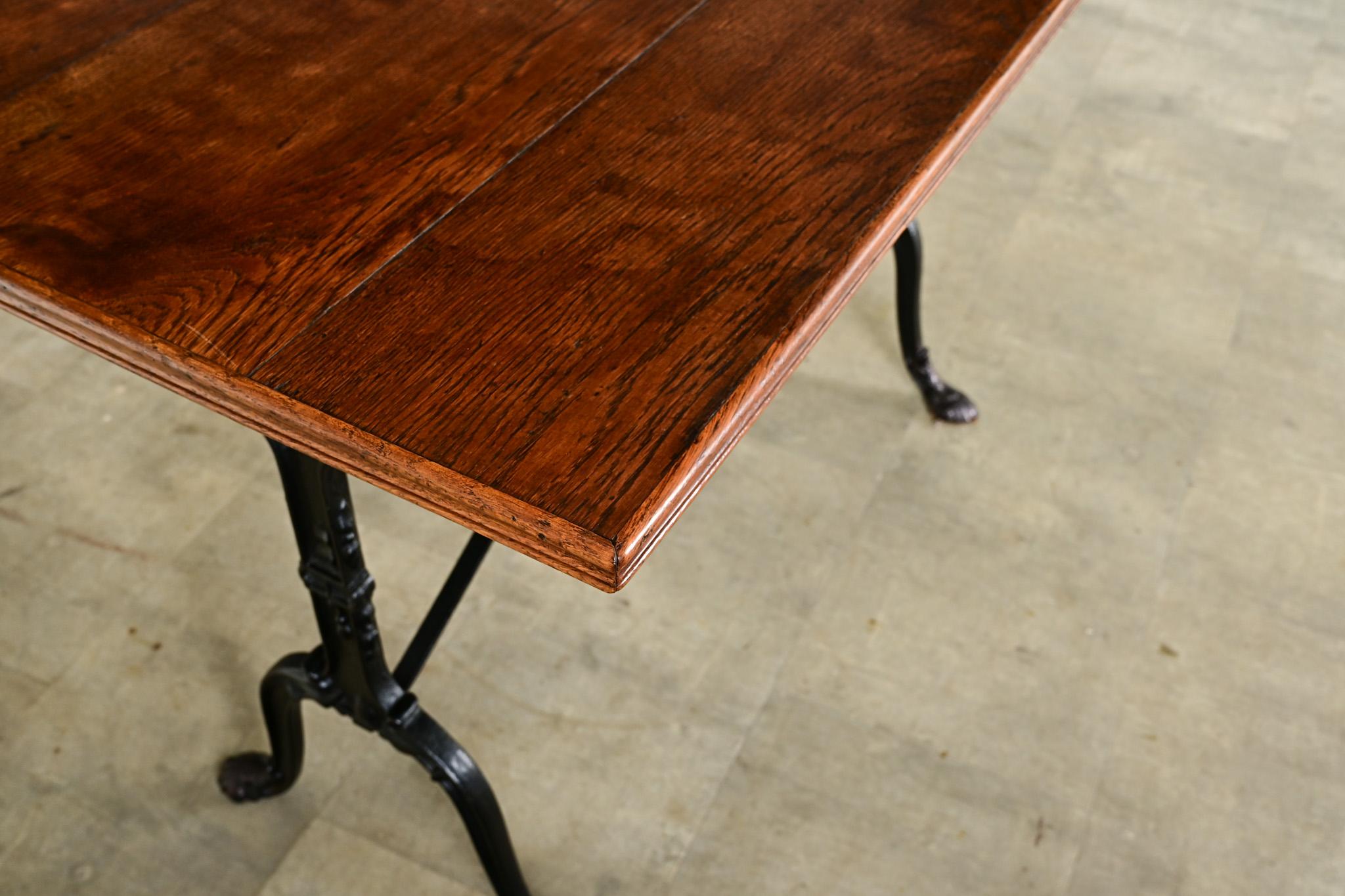 Table de bistrot française en fonte et Oak Oak du 19ème siècle Bon état - En vente à Baton Rouge, LA
