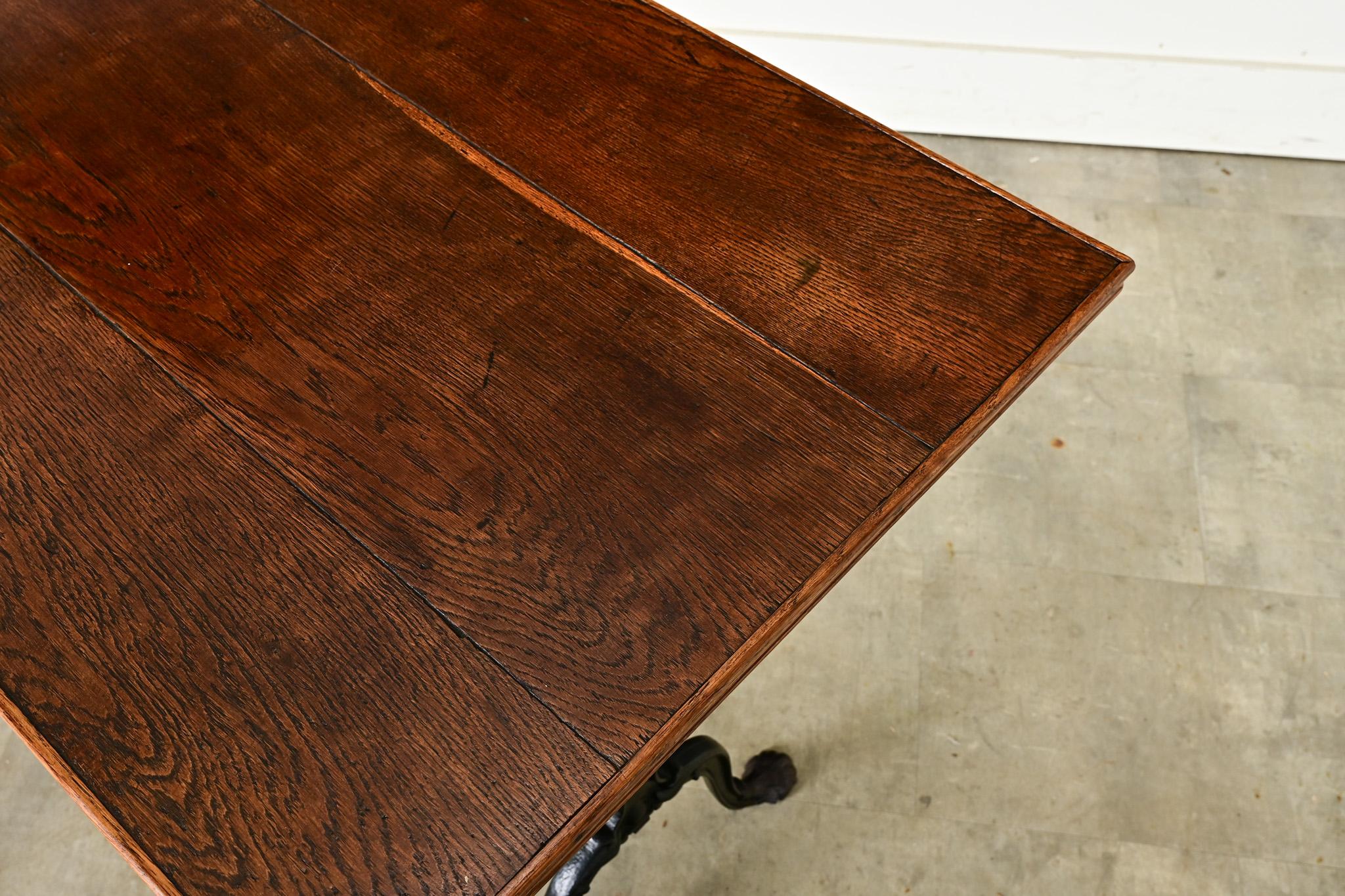 Pierre artificielle Table de bistrot française en fonte et Oak Oak du 19ème siècle en vente