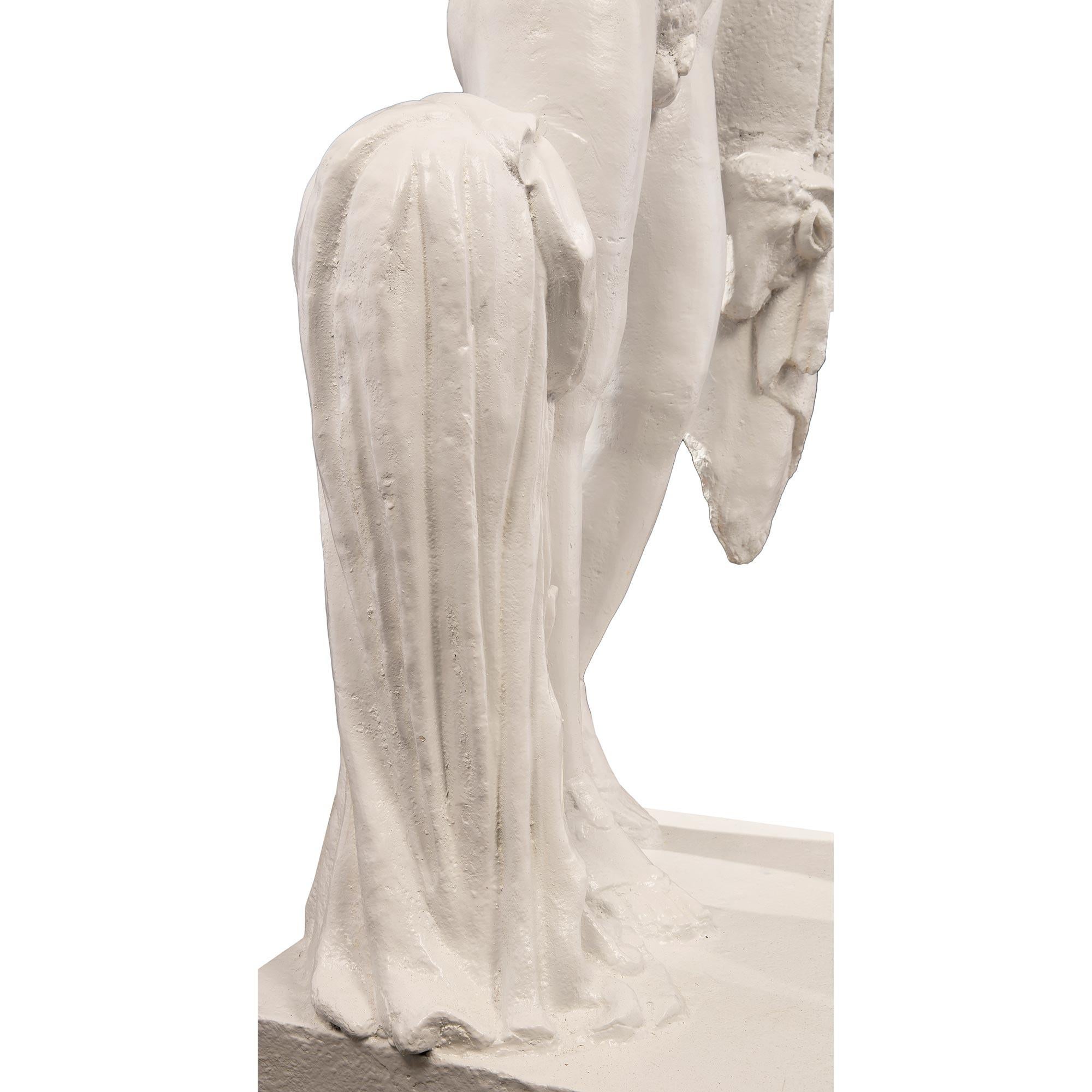 Statue d'un jeune centurion en fonte du 19e siècle français en vente 2