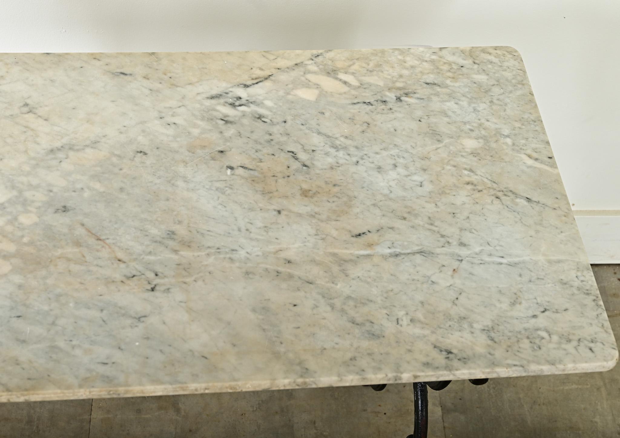XIXe siècle Table de bistrot française en fonte et marbre blanc du 19e siècle