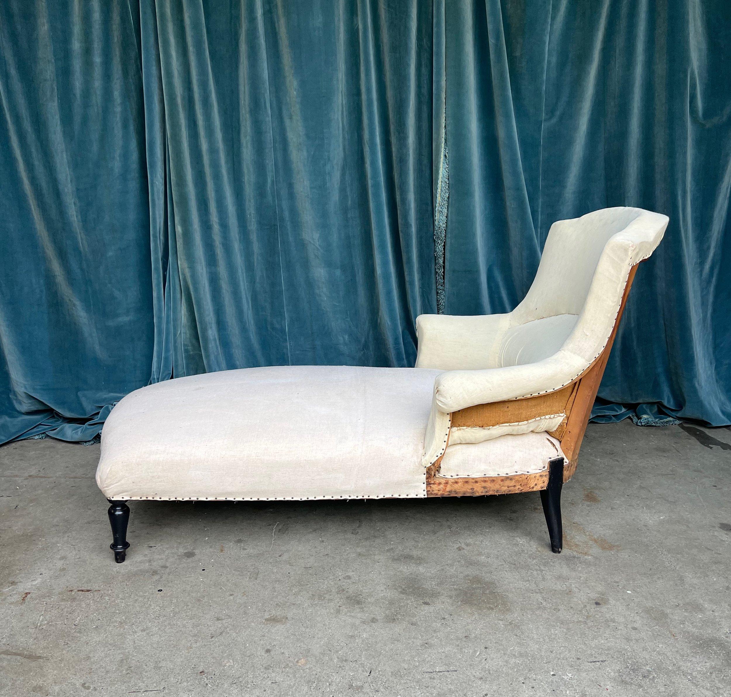 French 19th Century Chaise in Muslin In Good Condition For Sale In Buchanan, NY
