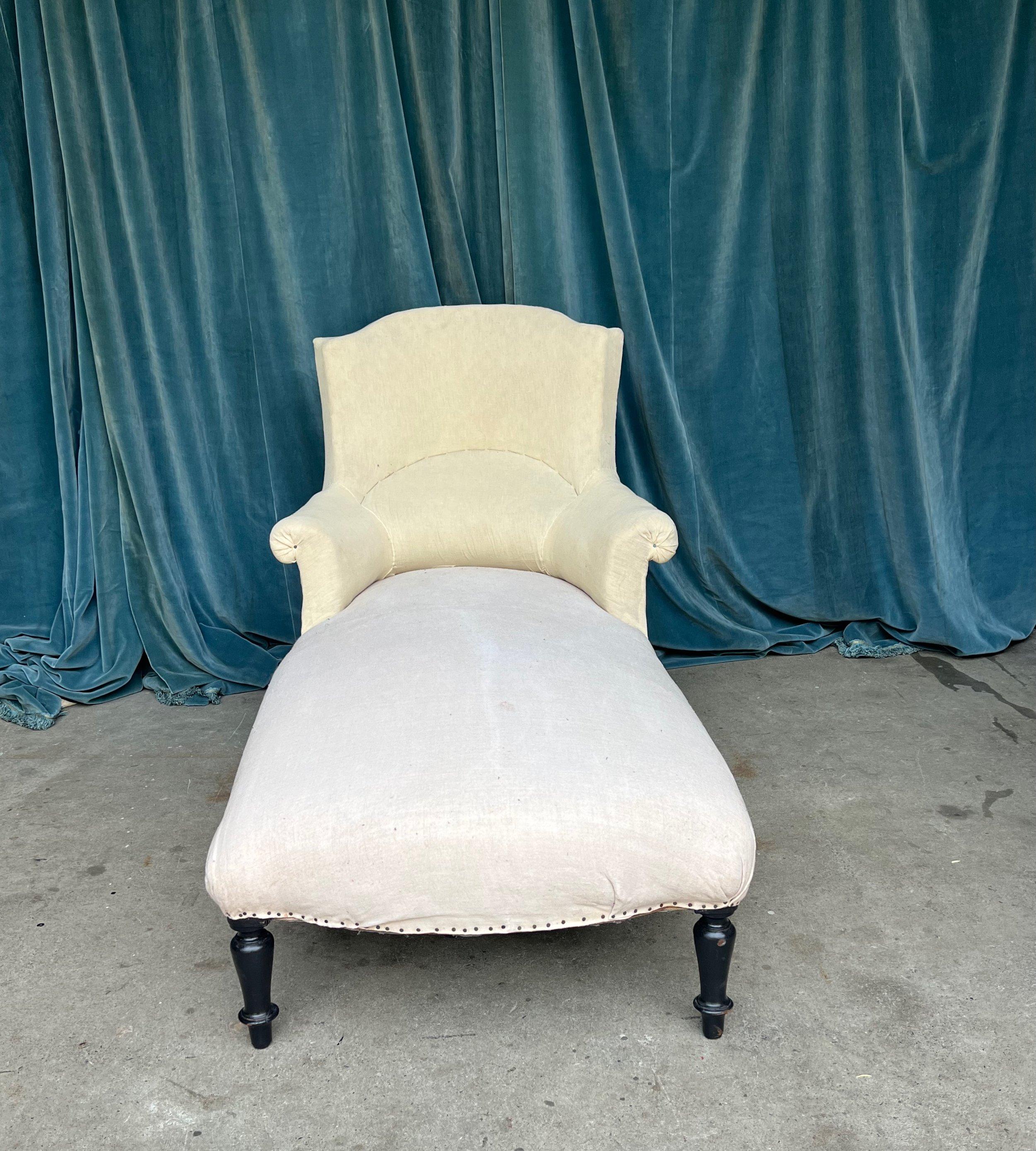 Upholstery French 19th Century Chaise in Muslin For Sale