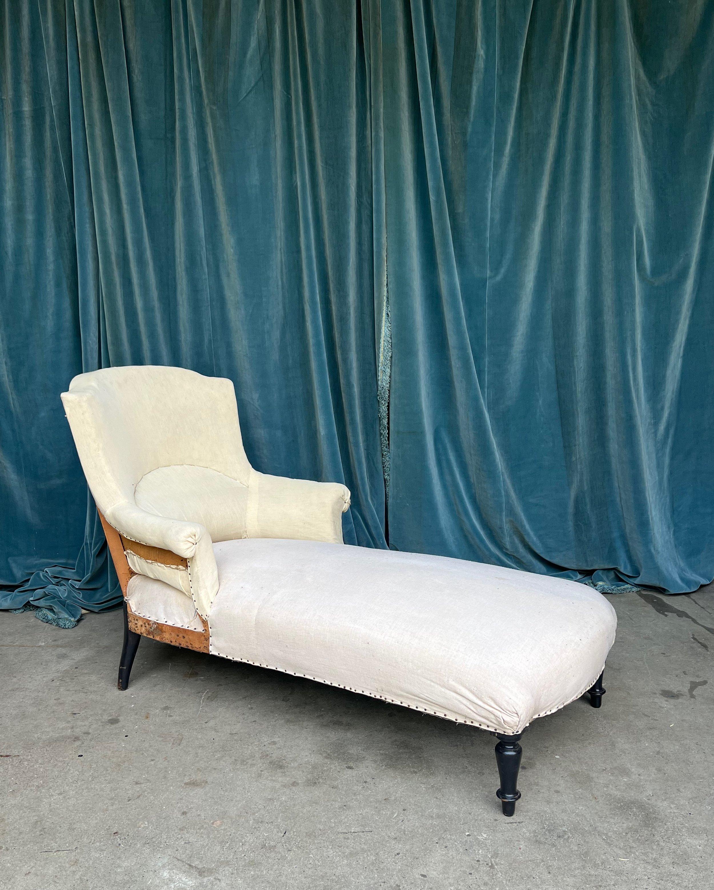 French 19th Century Chaise in Muslin For Sale 1