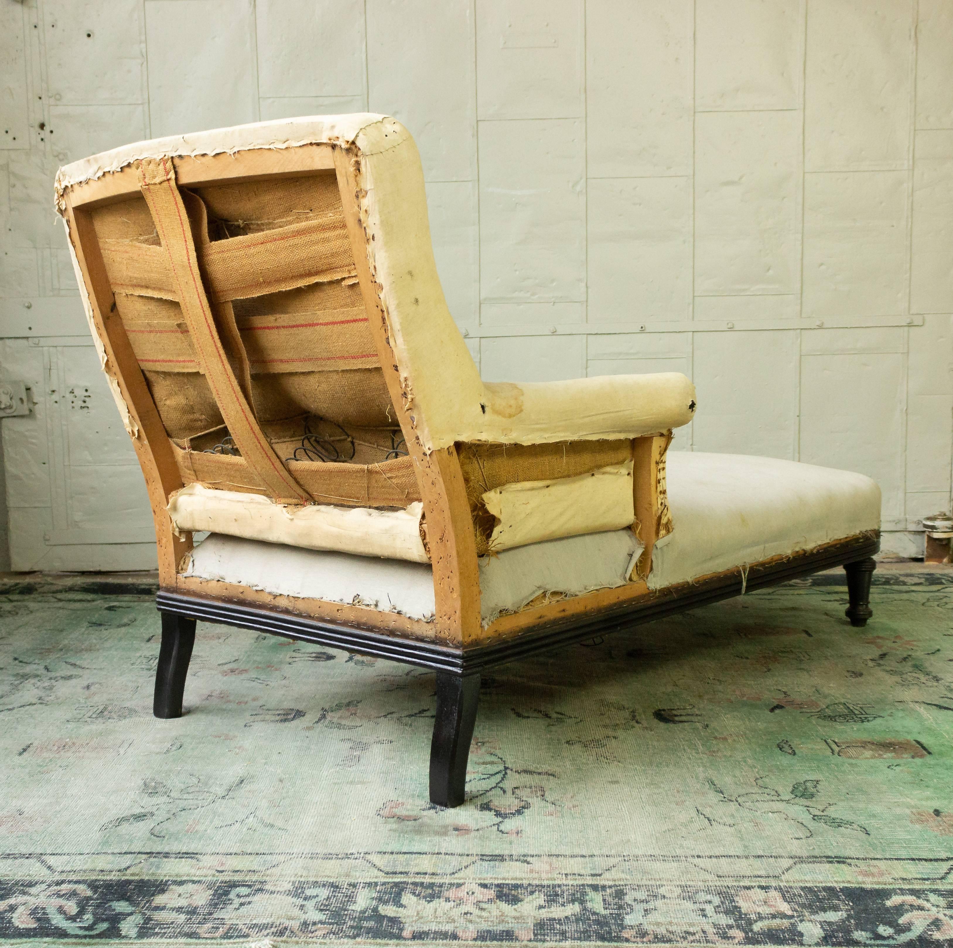 French 19th Century Chaise Longue with Exposed Wooden Frame 2