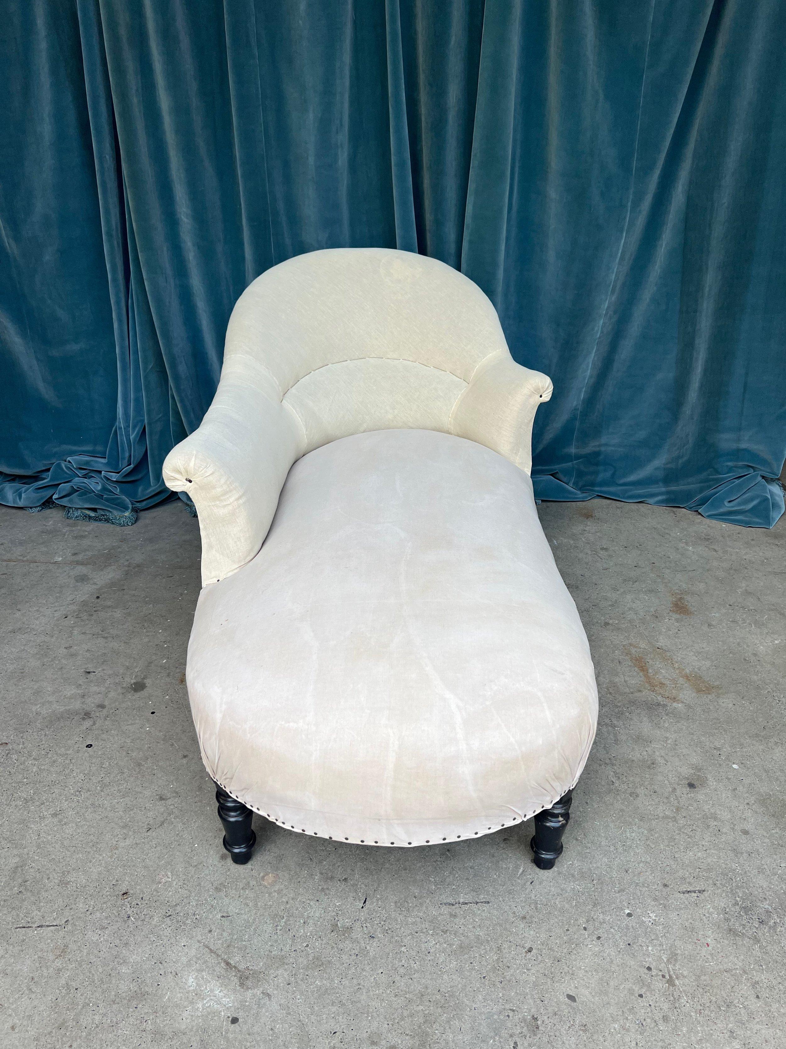French 19th Century Chaise Lounge with Extended Arm 6