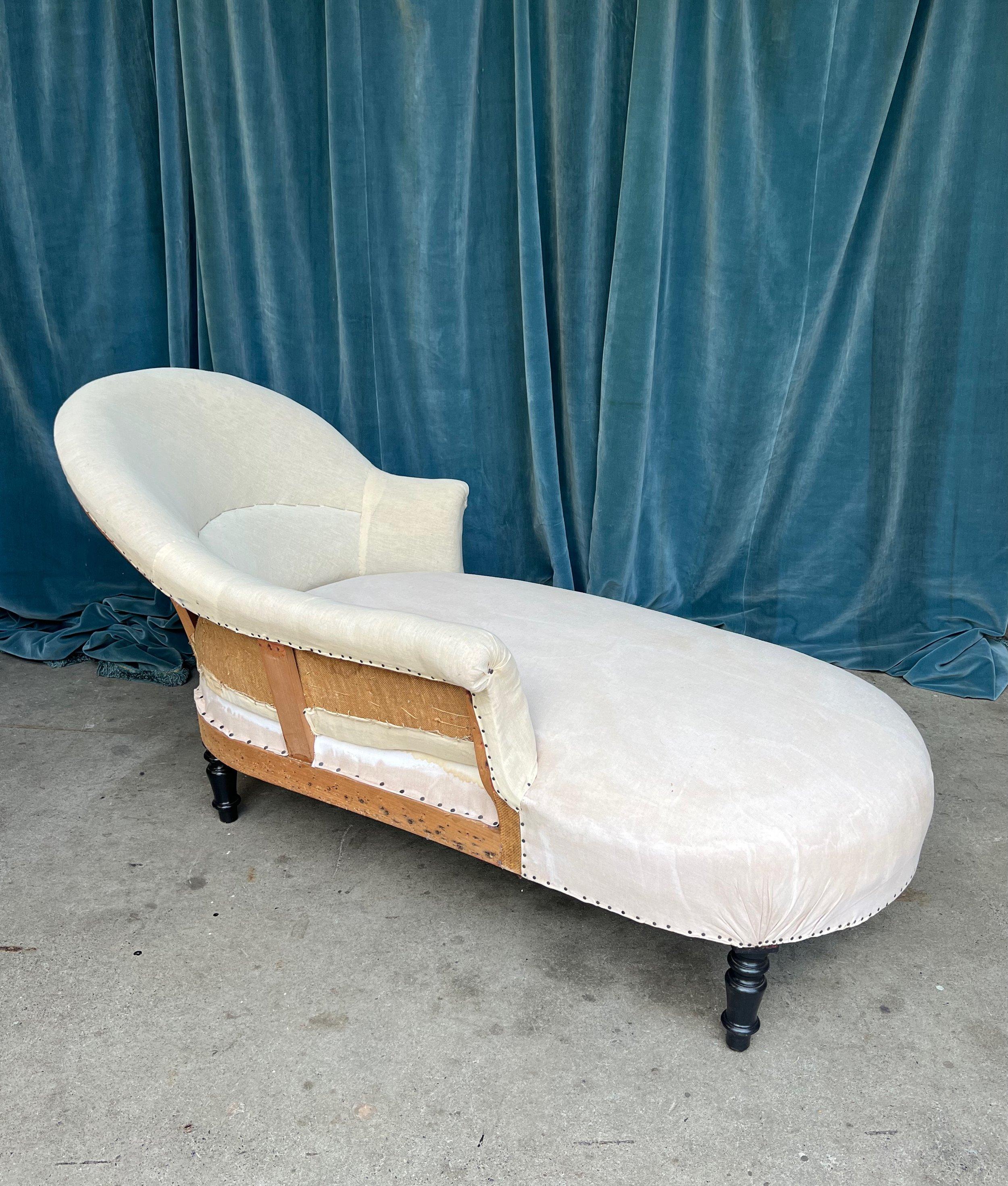 French 19th Century Chaise Lounge with Extended Arm 2