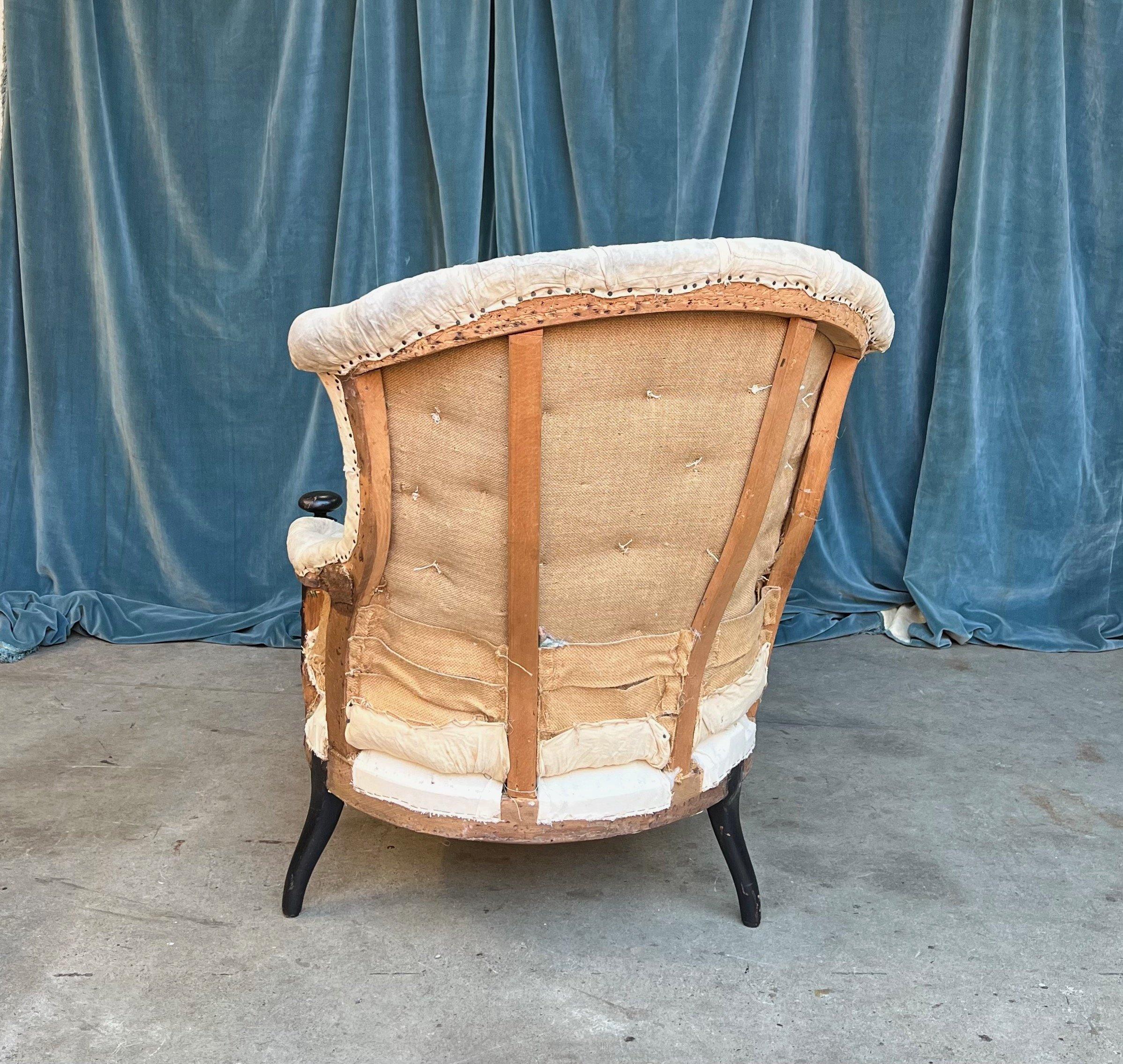 Chaise française du 19ème siècle avec accoudoirs en bois en vente 3