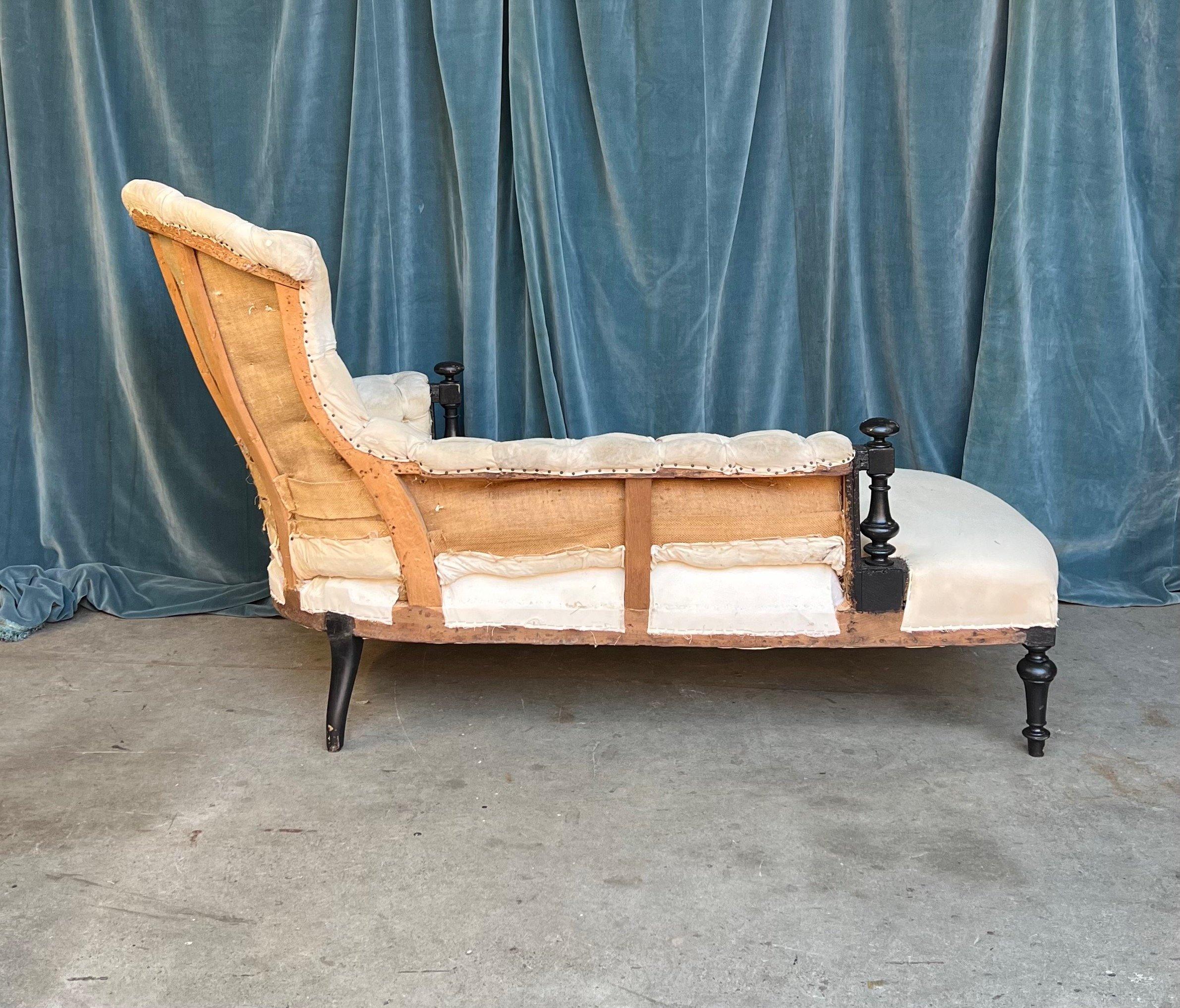 French 19th Century Chaise with Wooden Arm Details In Good Condition For Sale In Buchanan, NY