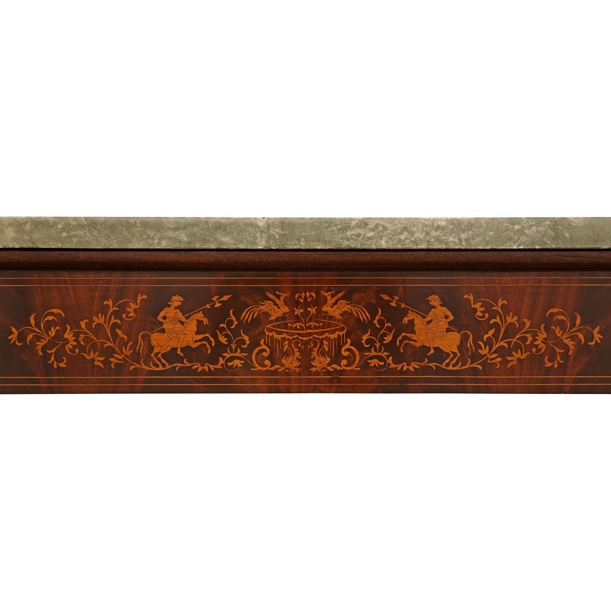 Marbre Table de centre en acajou, érable et marbre d'époque Charles X (19e siècle) en vente