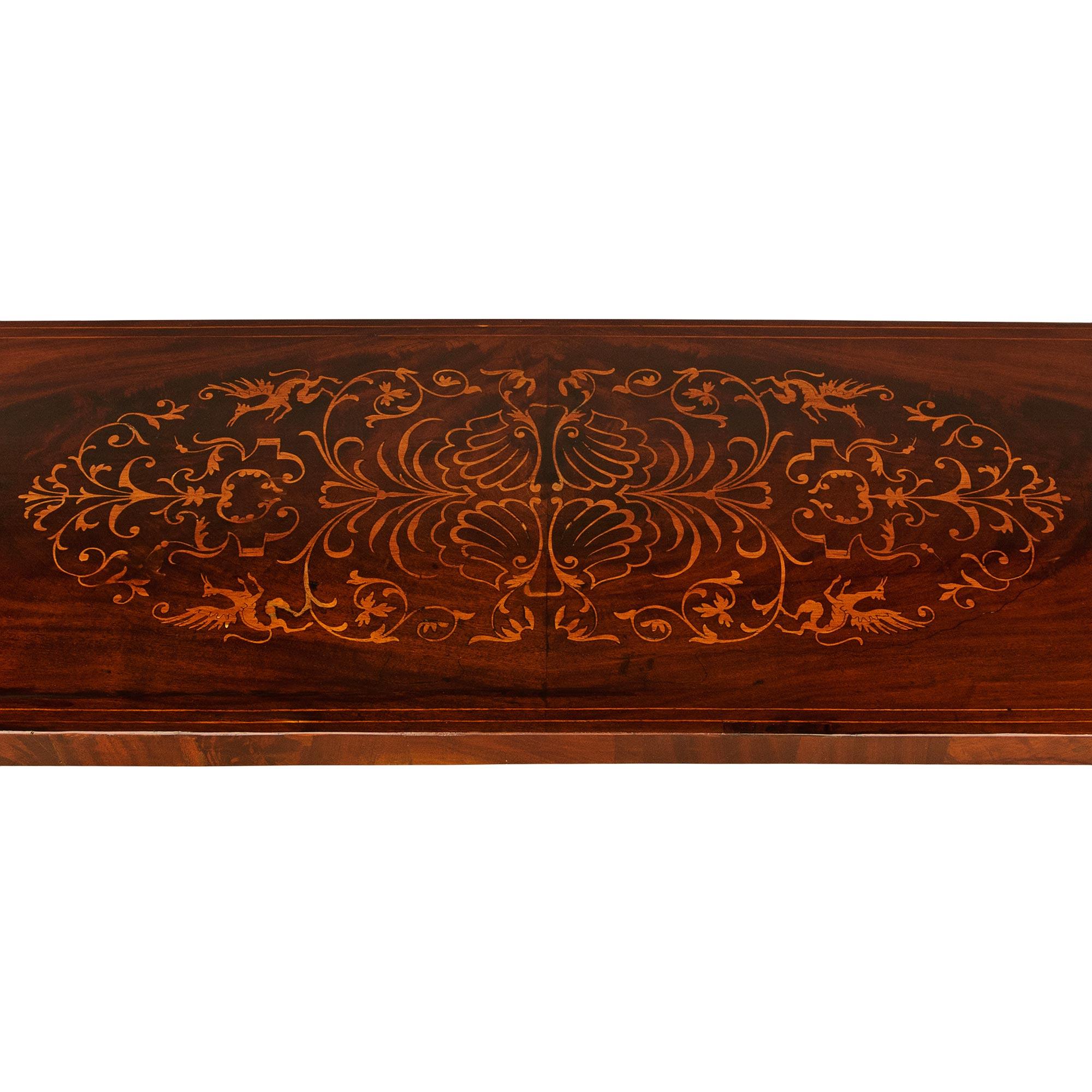 Table de centre en acajou, érable et marbre d'époque Charles X (19e siècle) en vente 2