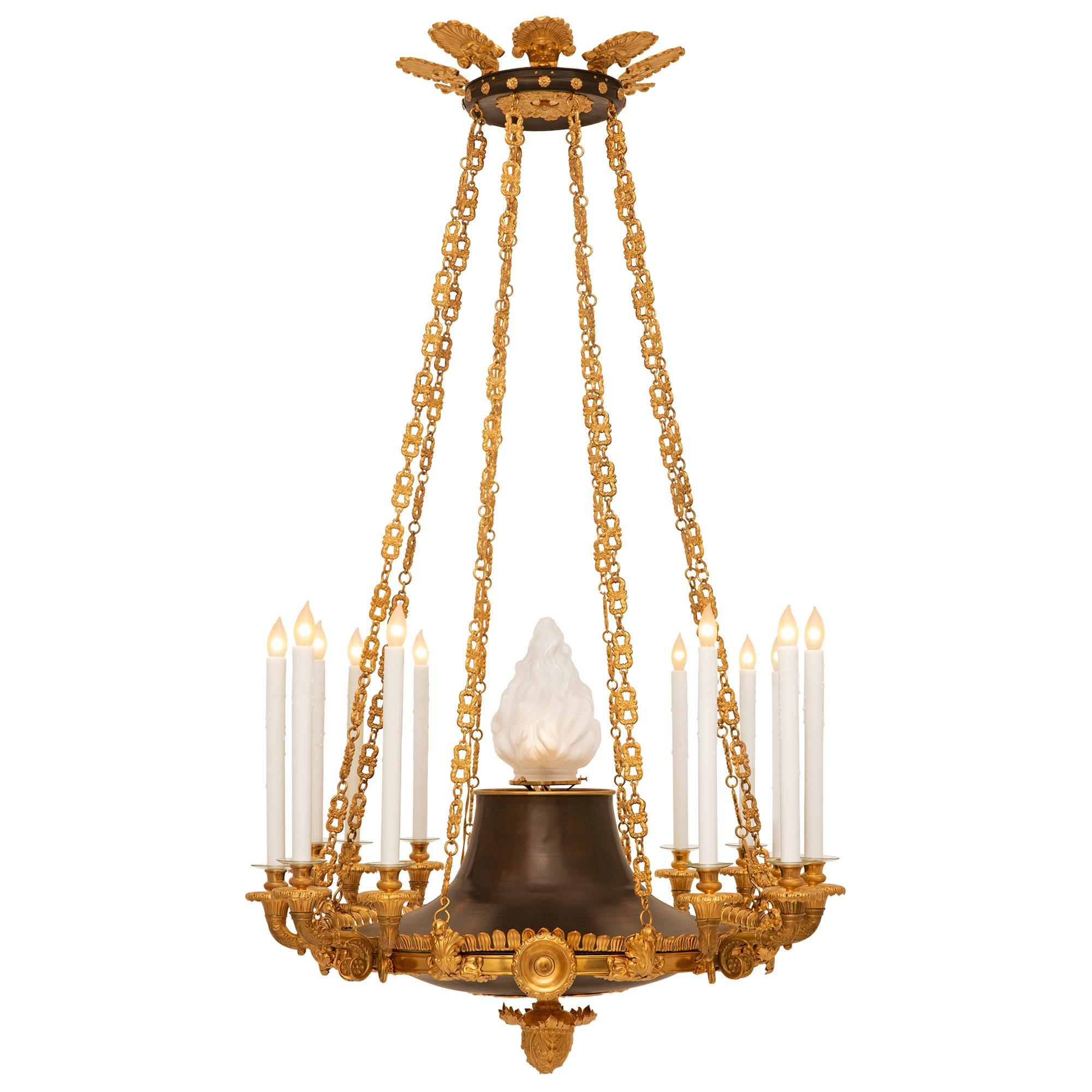 Carlo X Lampadario francese del XIX secolo del periodo Charles X in bronzo patinato e metallo dorato in vendita