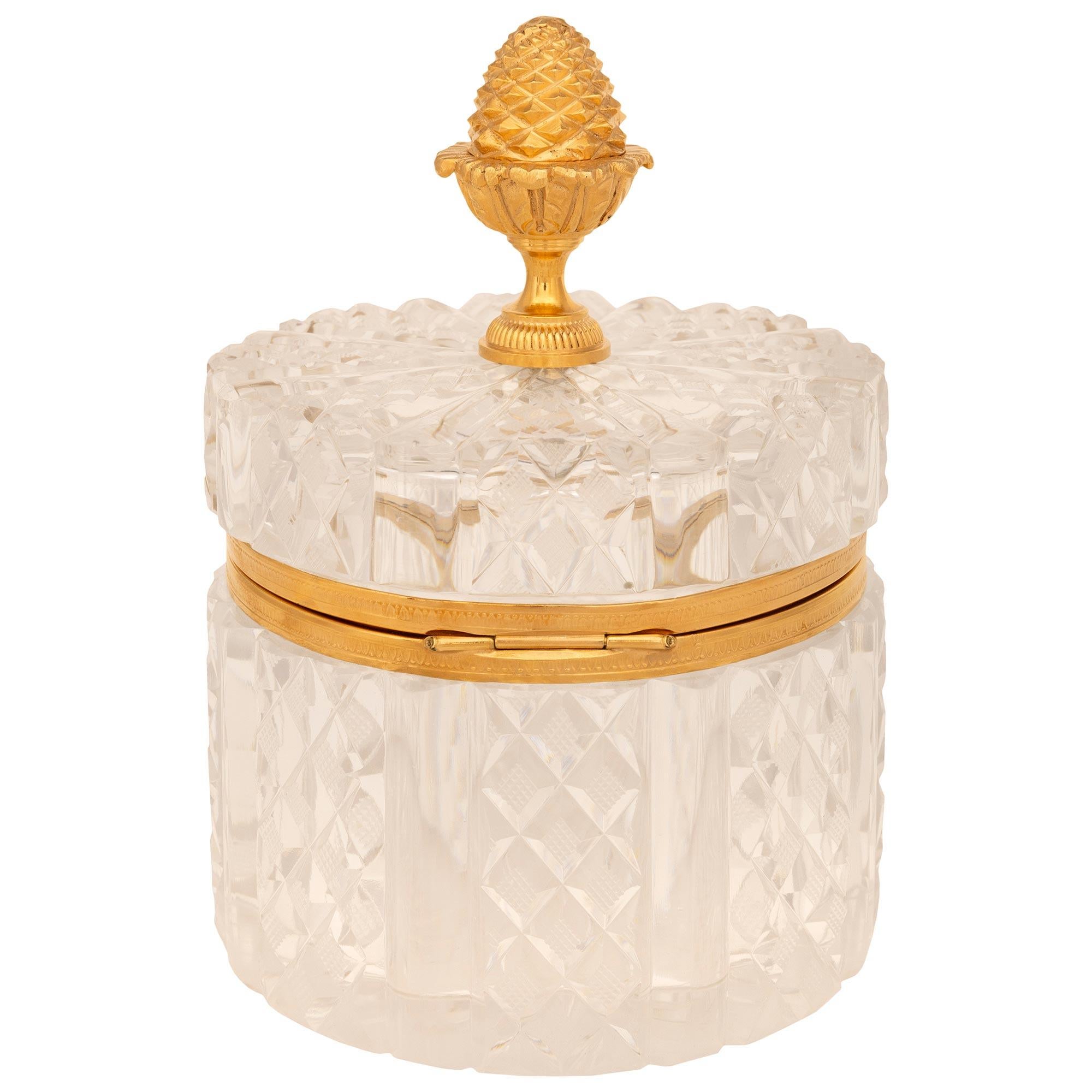 Scatola in cristallo e ormeggio Baccarat francese del XIX secolo di Charles X st. in vendita 4