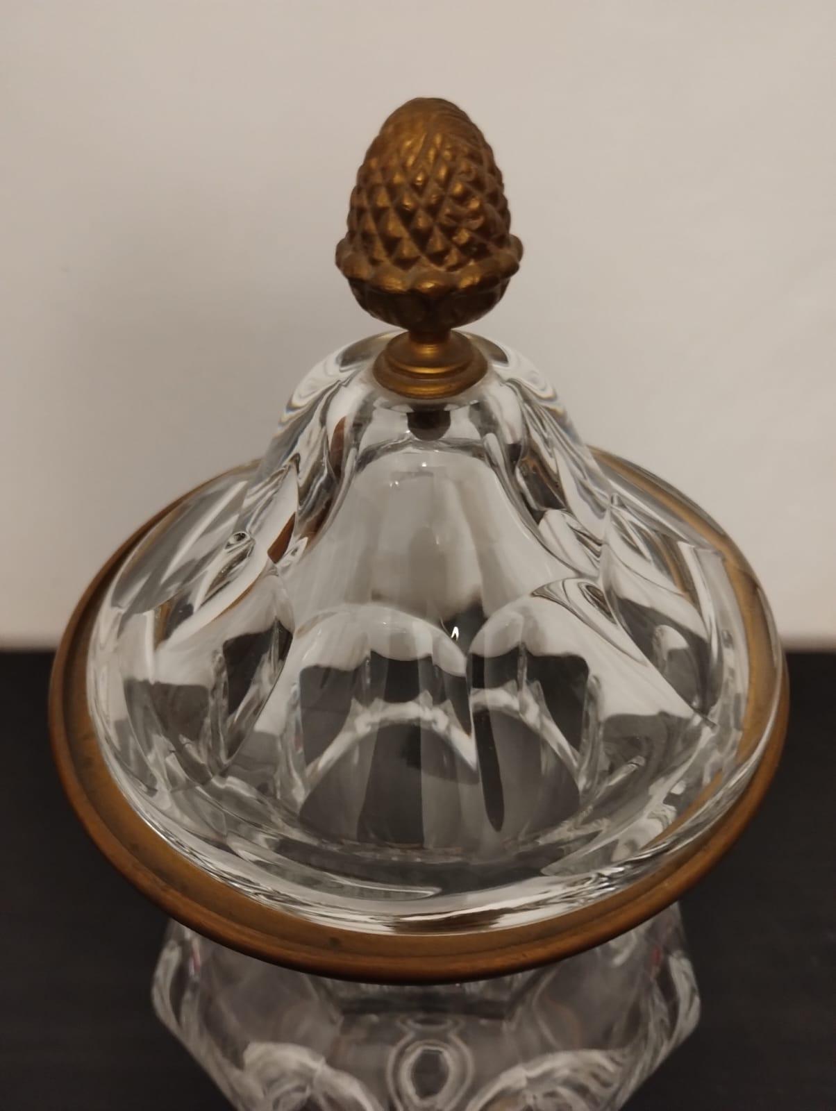 Urna francese del XIX secolo Charles X st. in cristallo e ormolatura Baccarat in vendita 9